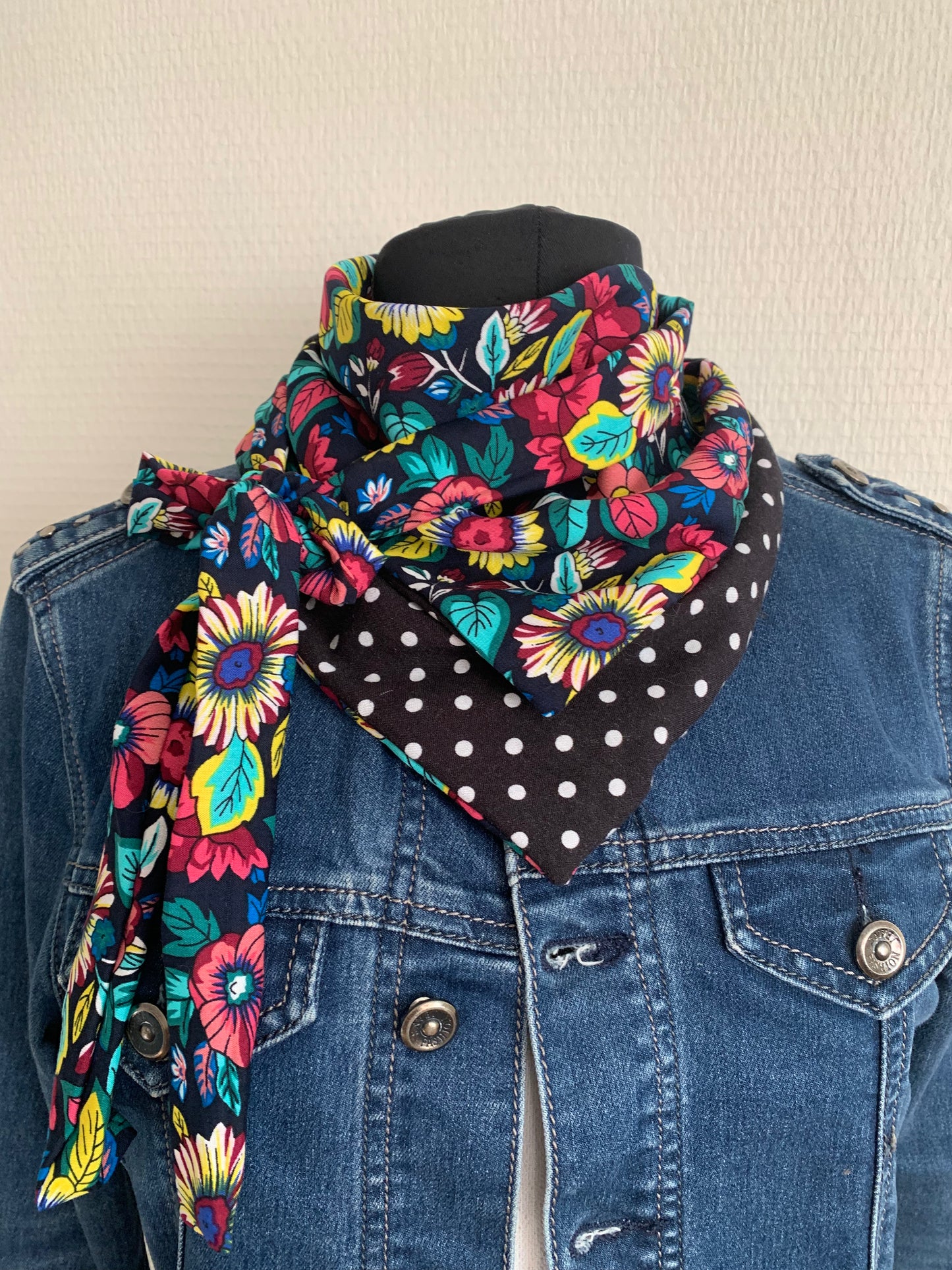 Mimi 1 Mini Foulard forme triangle à lanières