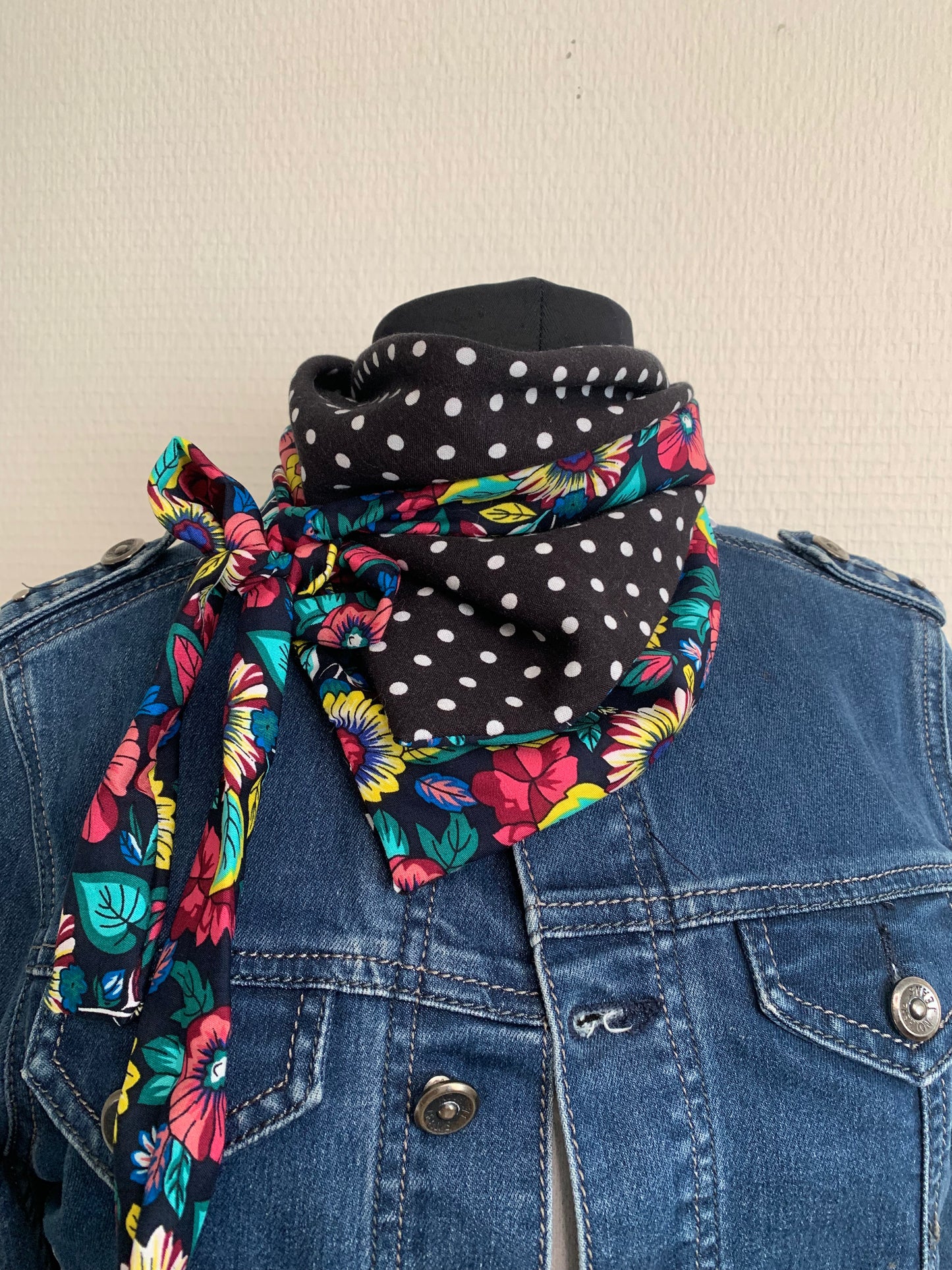 Mimi 1 Mini Foulard forme triangle à lanières