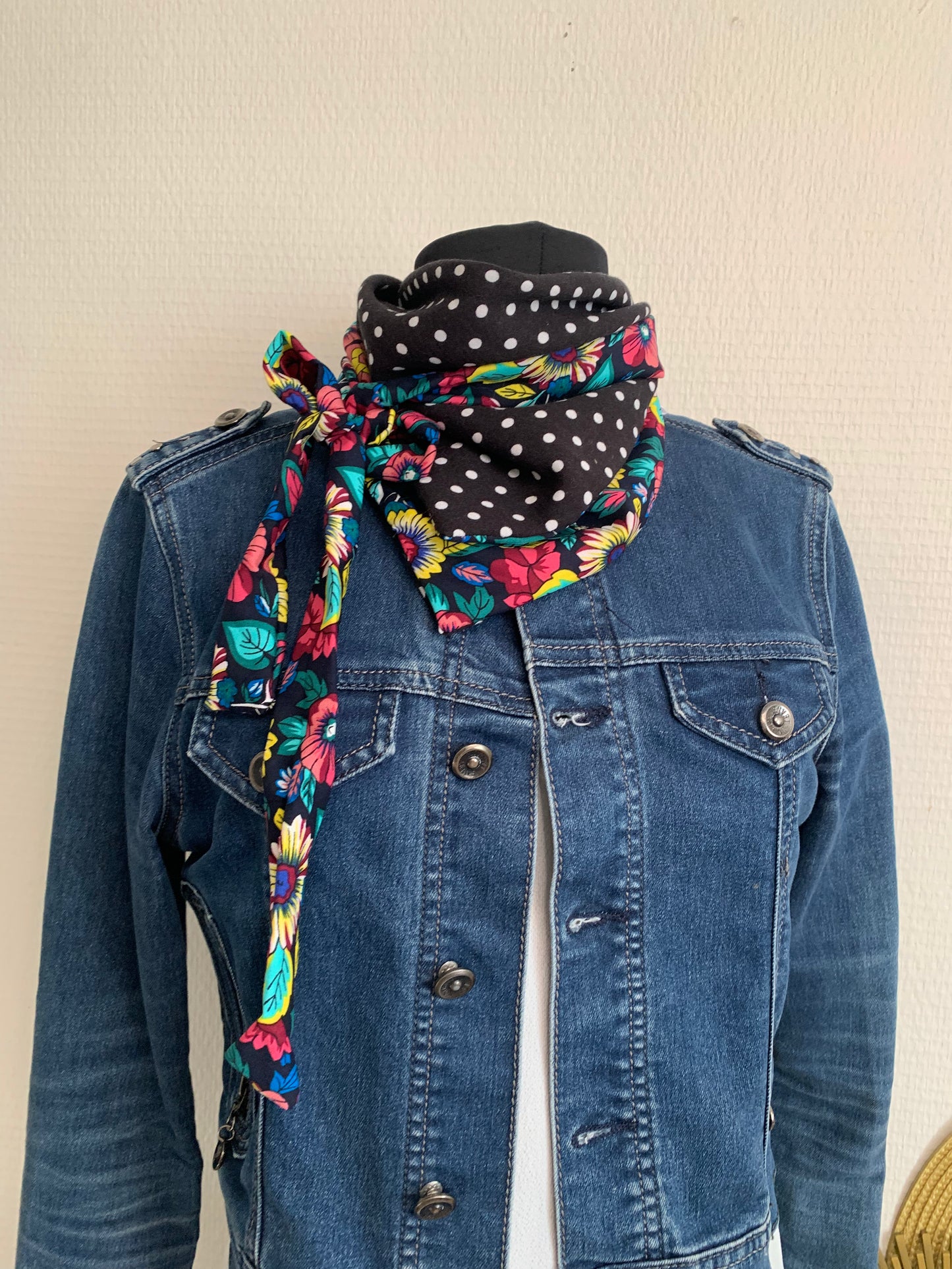Mimi 1 Mini Foulard forme triangle à lanières