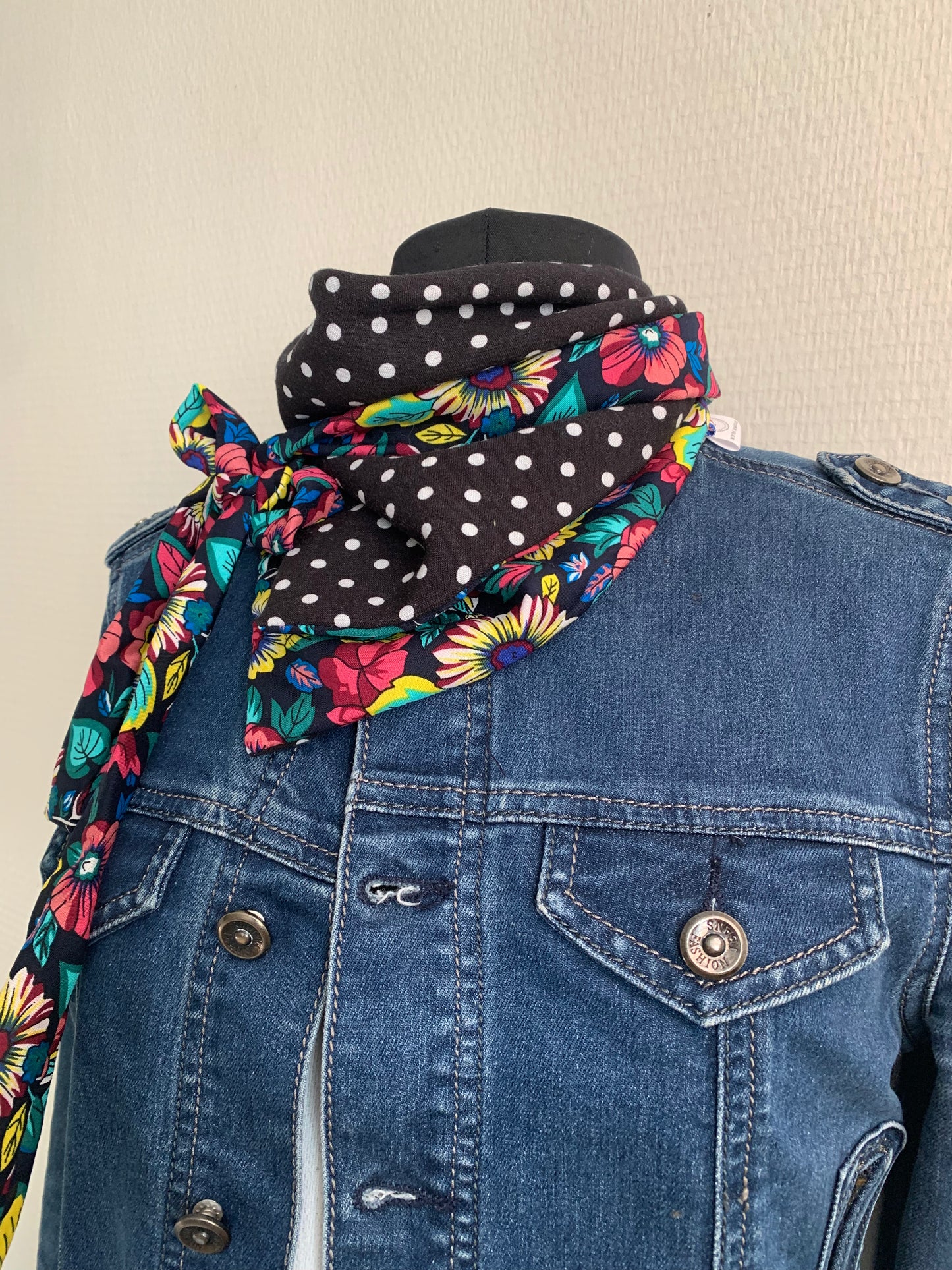 Mimi 1 Mini Foulard forme triangle à lanières