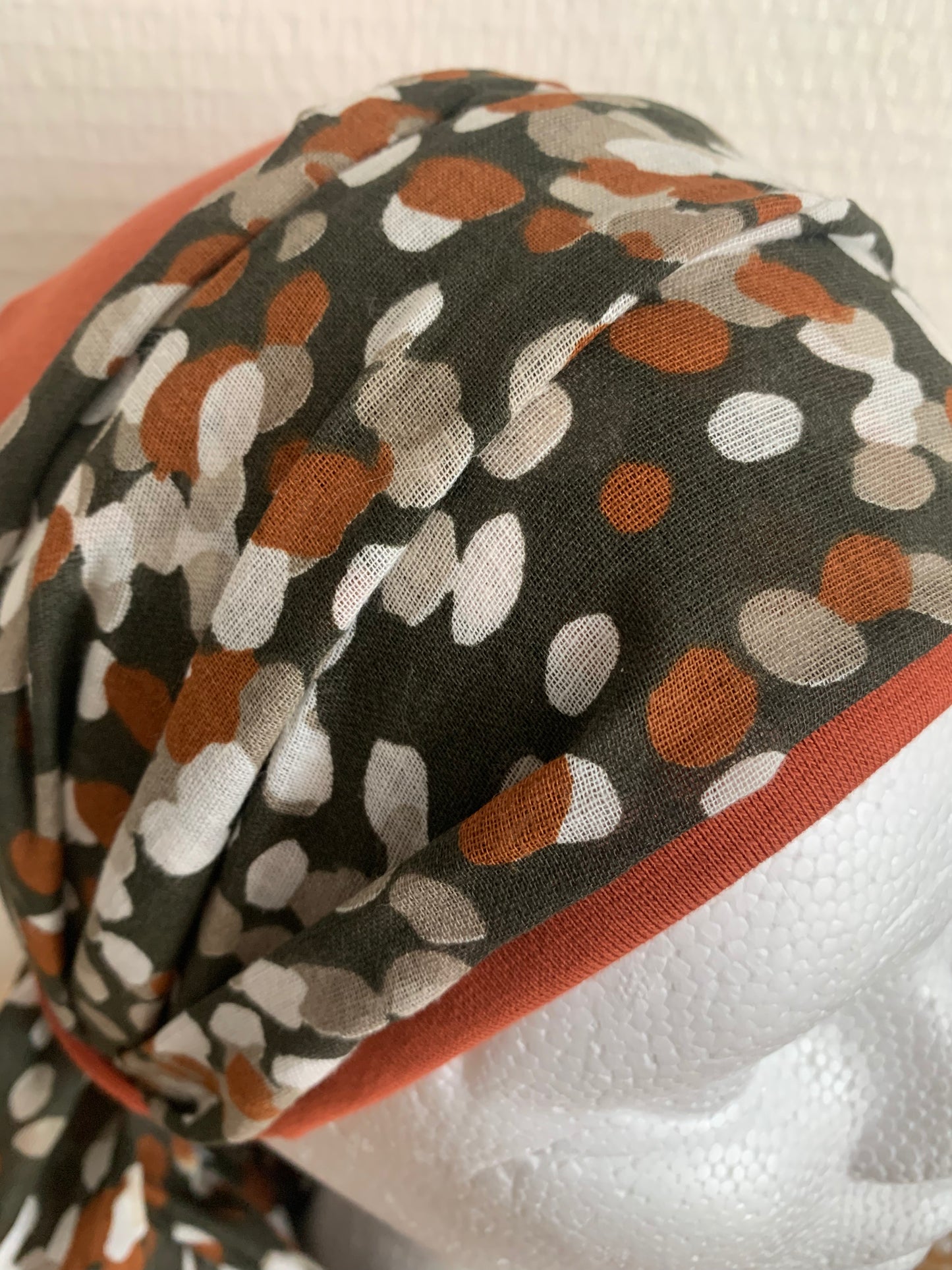 Sublimant 54 Ensemble bonnet de chimiothérapie/ Alopécie et son foulard REVERSIBLE