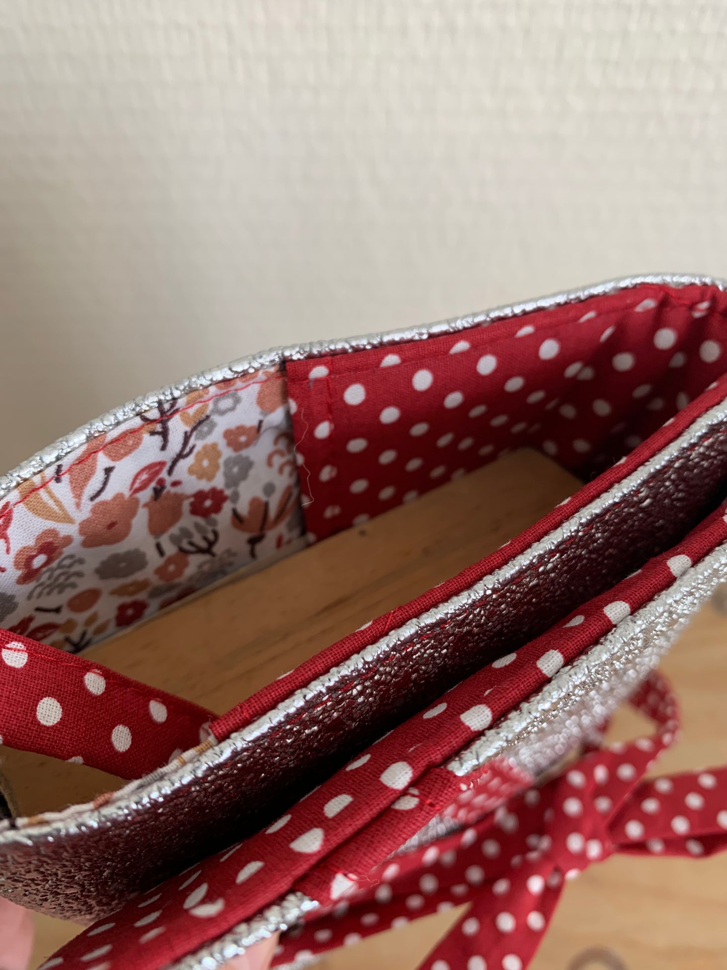 Protège livre II en simili cuir argenté coton à pois et et petites fleurs