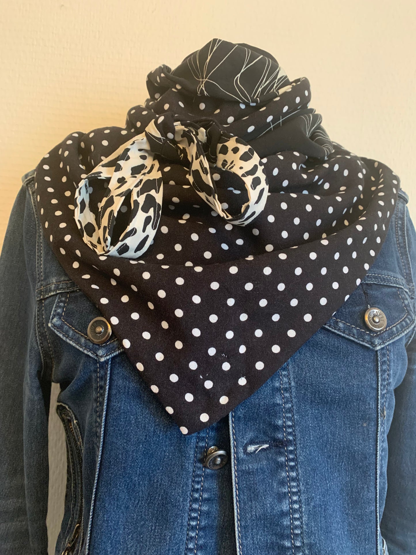 Gaby II foulard forme triangle REVERSIBLE à lanières