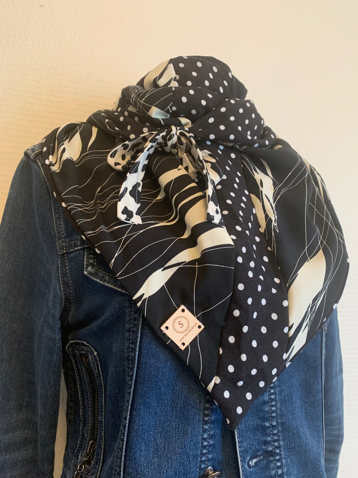 Gaby II foulard forme triangle REVERSIBLE à lanières