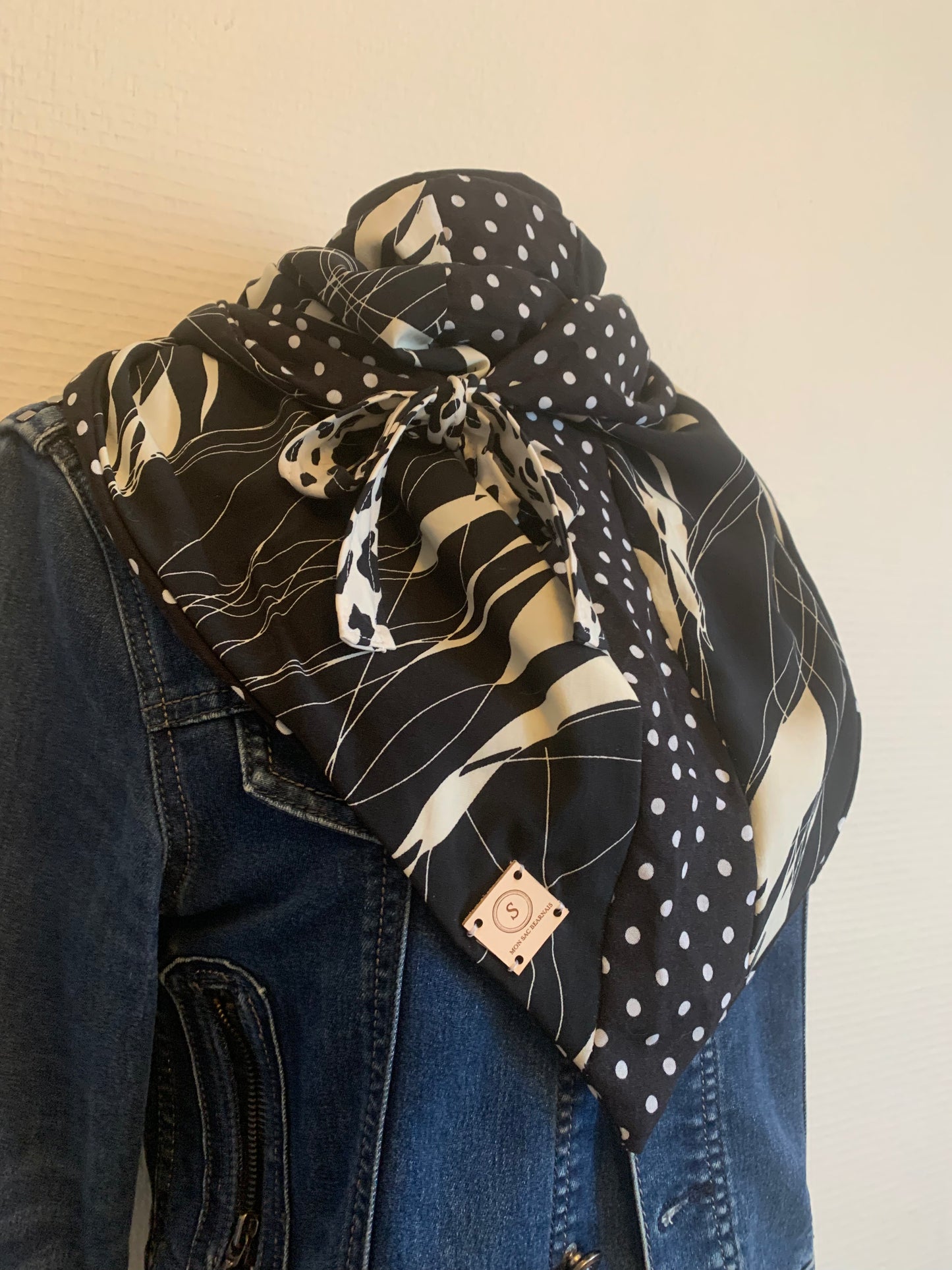Gaby II foulard forme triangle REVERSIBLE à lanières