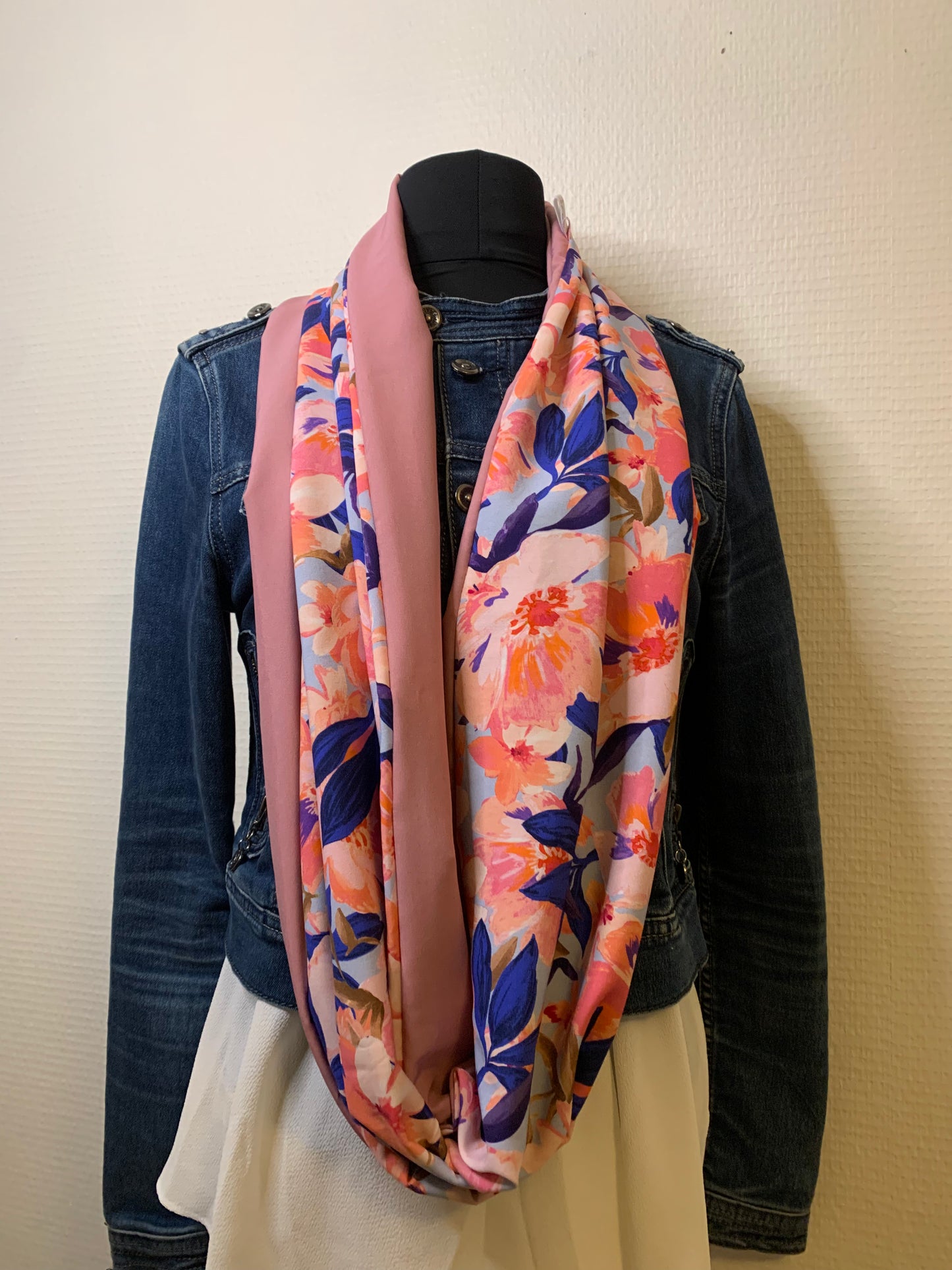 Mary Rose Double snood en viscose fleuri et vieux rose