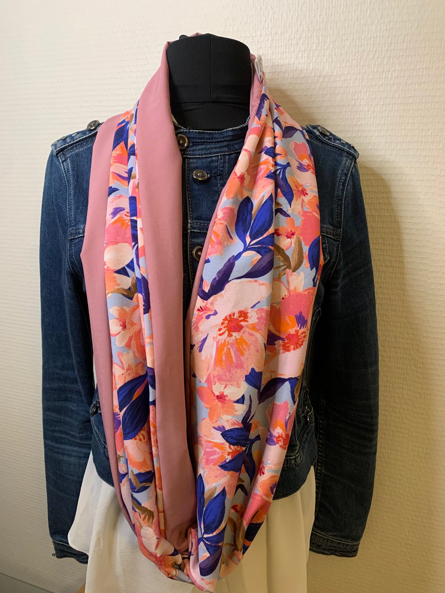 Mary Rose Double snood en viscose fleuri et vieux rose