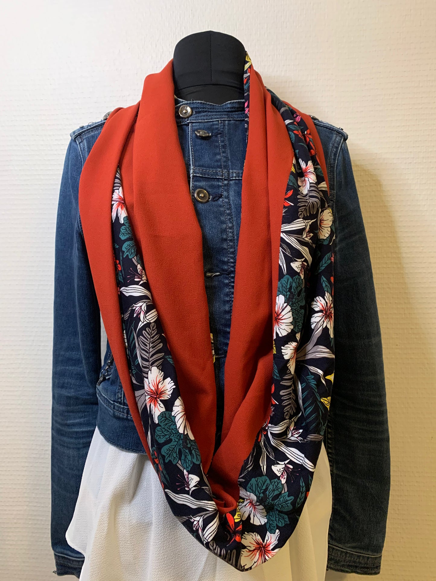 Victoria Foulard double snood en viscose imprimé fleurs et crêpe uni orange tomette