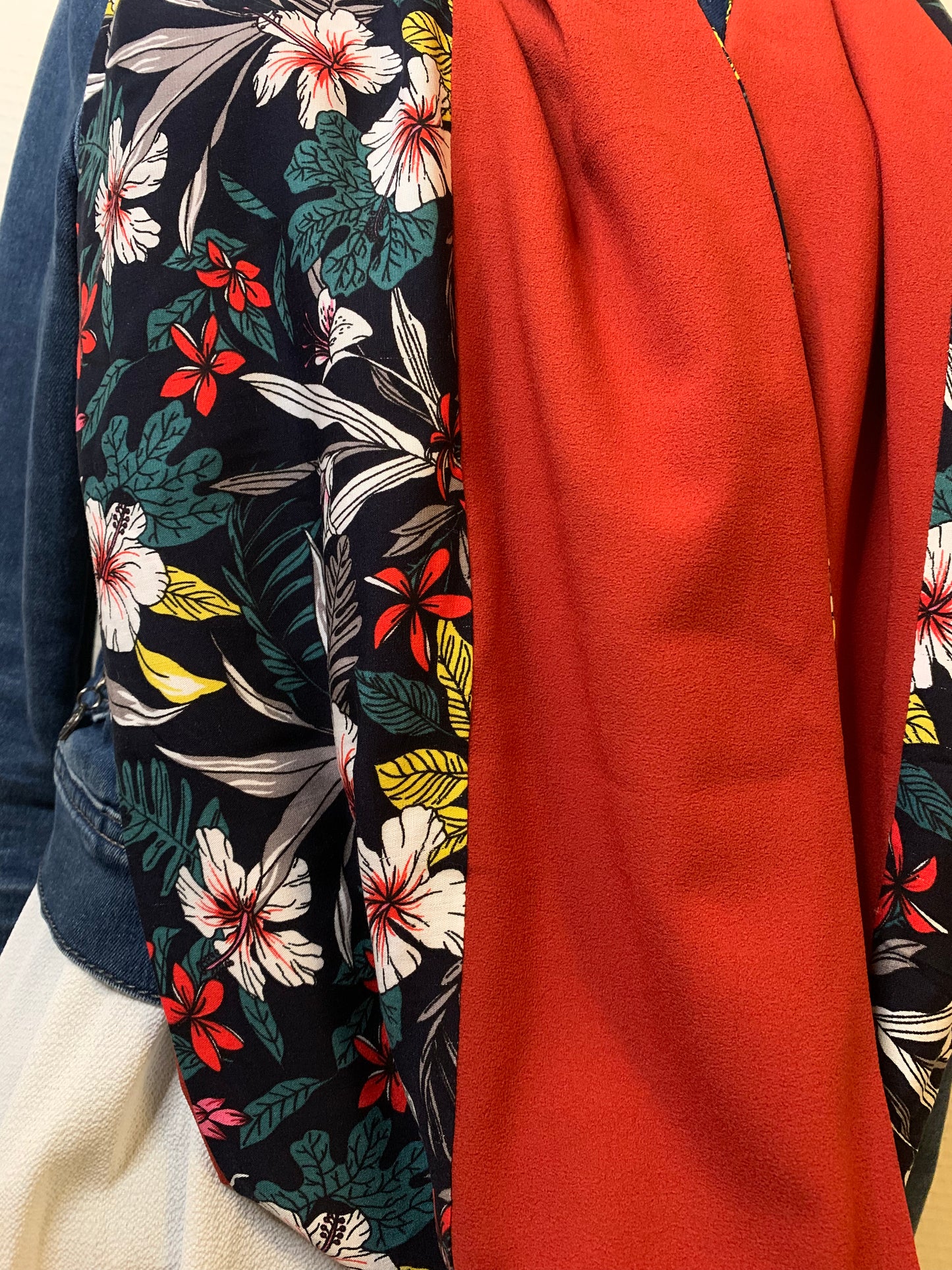Victoria Foulard double snood en viscose imprimé fleurs et crêpe uni orange tomette