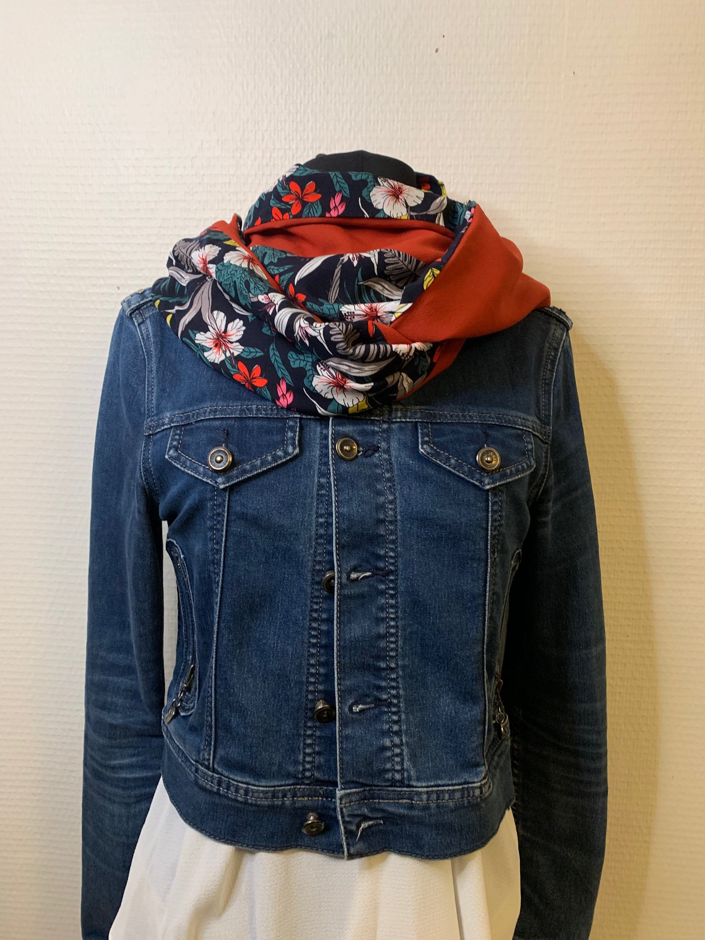 Victoria Foulard double snood en viscose imprimé fleurs et crêpe uni orange tomette