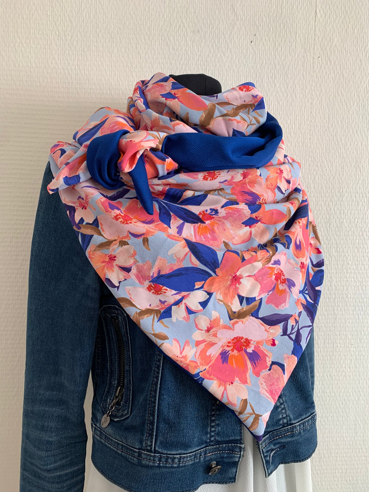Thélys Grand foulard forme triangle REVERSIBLE MODELE UNIQUE