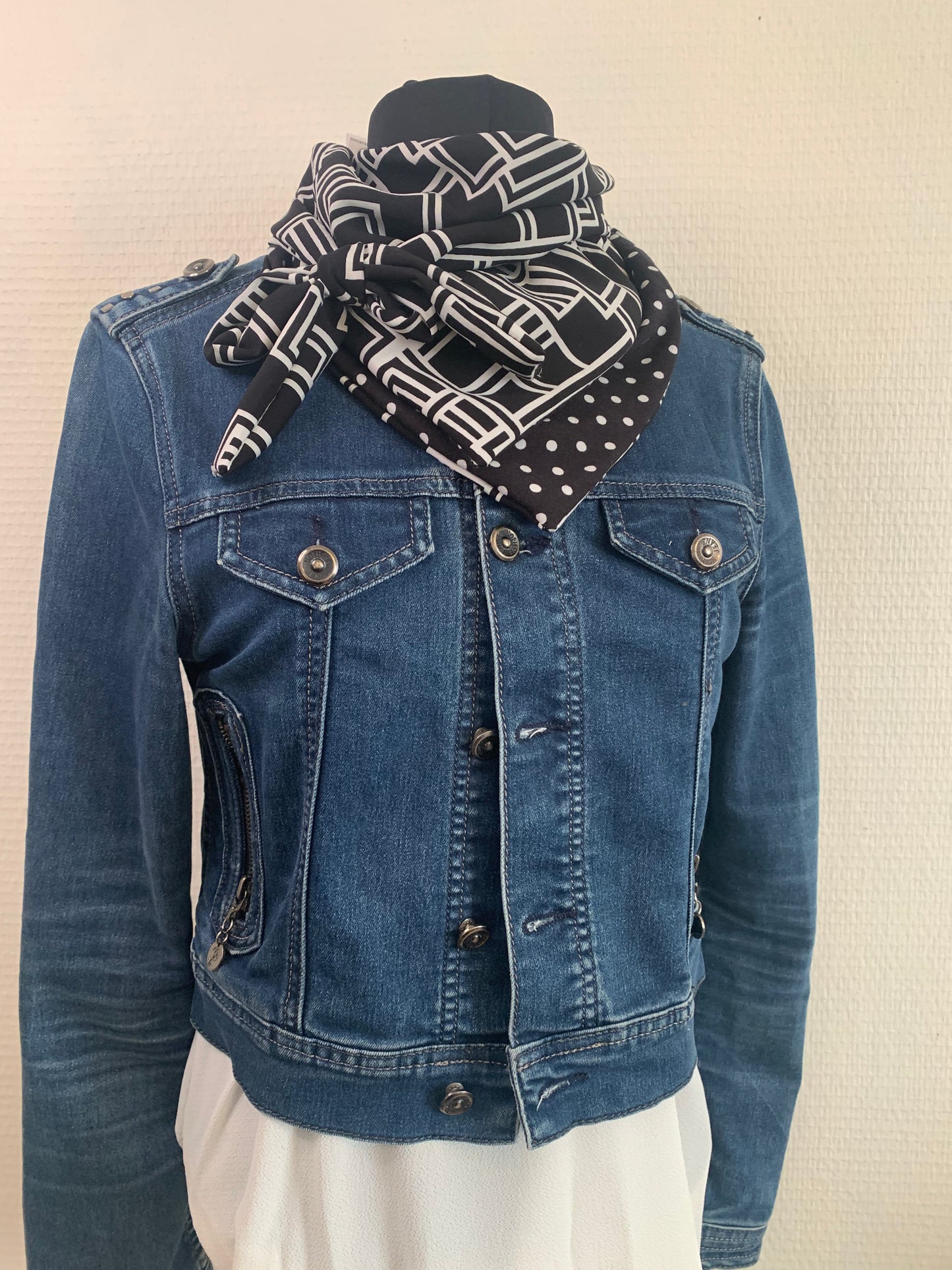 Lemimibi Nini foulard forme triangle REVERSIBLE viscose à pois et à losanges