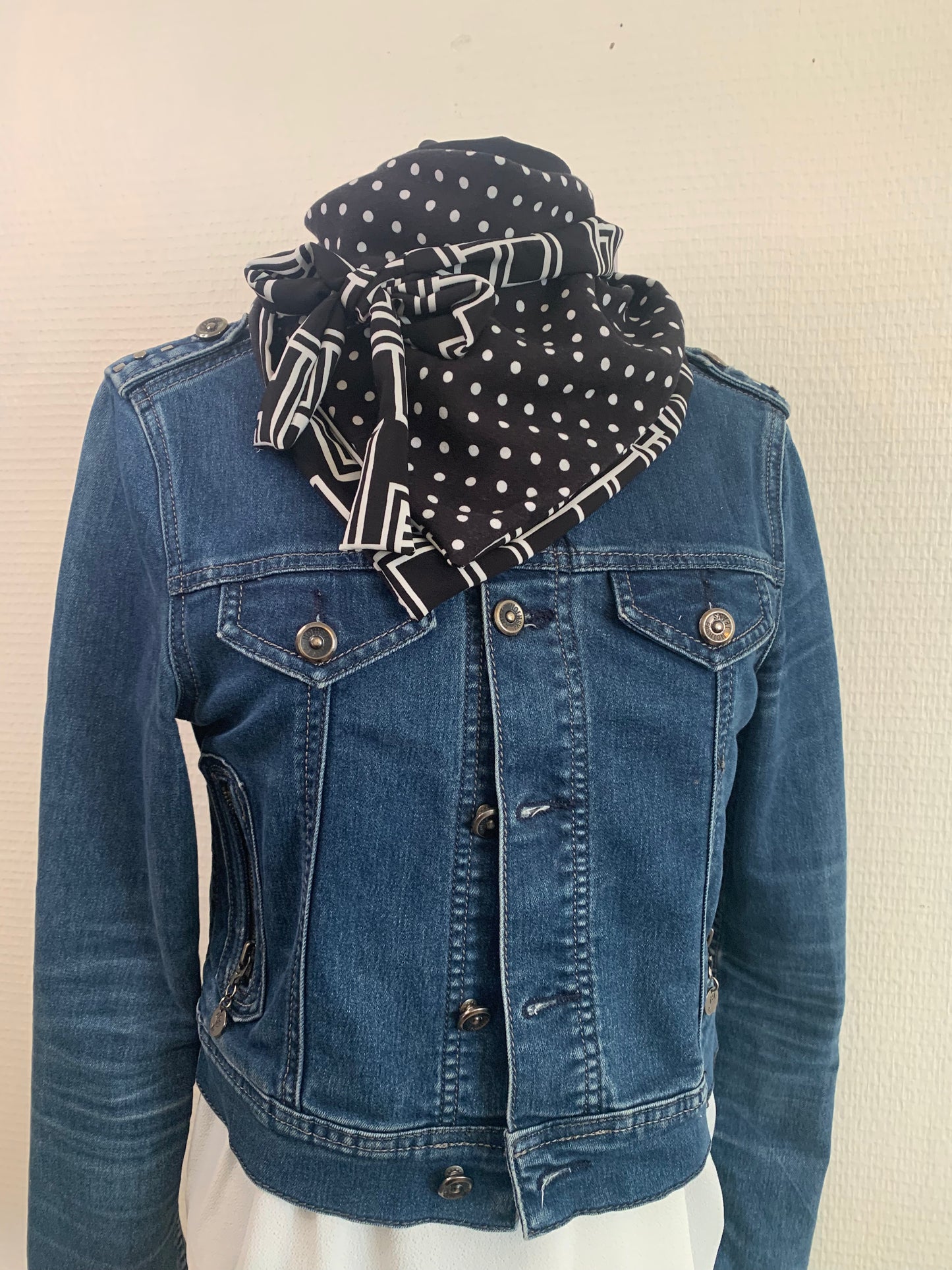 Lemimibi Nini foulard forme triangle REVERSIBLE viscose à pois et à losanges