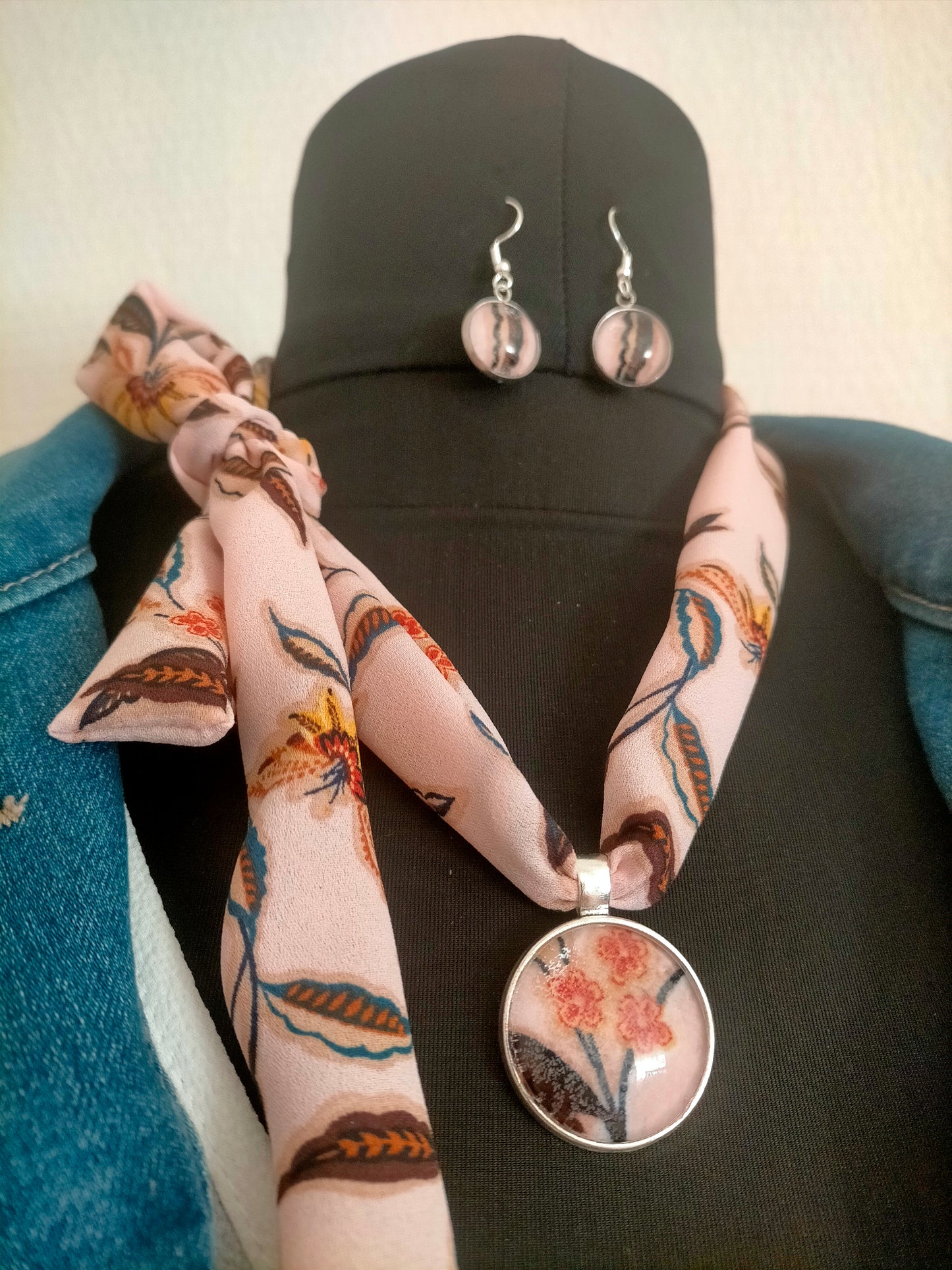 Parure Collier Foulard et ses boucles d'oreilles 042