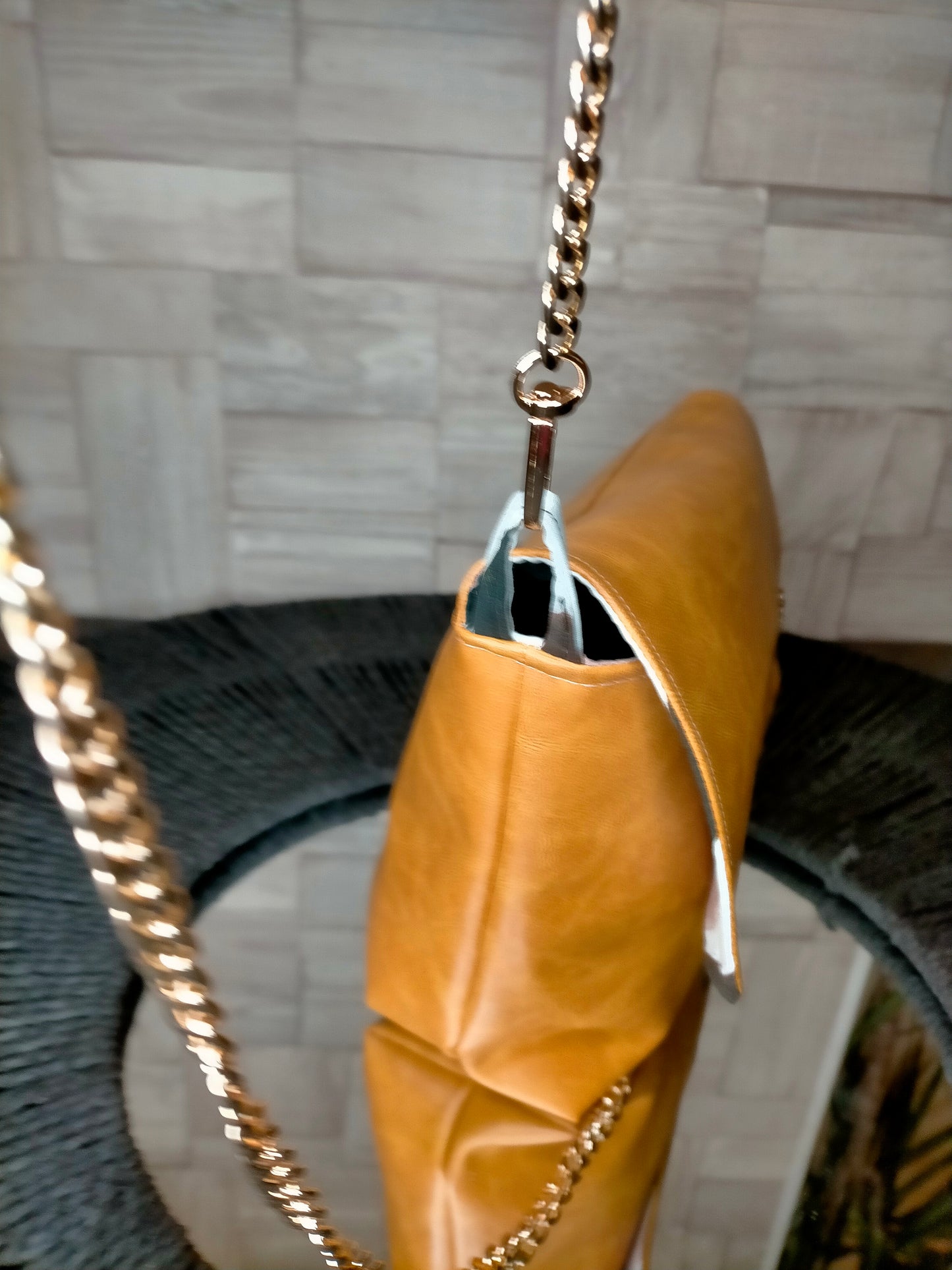 Clous 3 Sac Besace simili cuir moutarde vieilli bandoulière chainette dorée