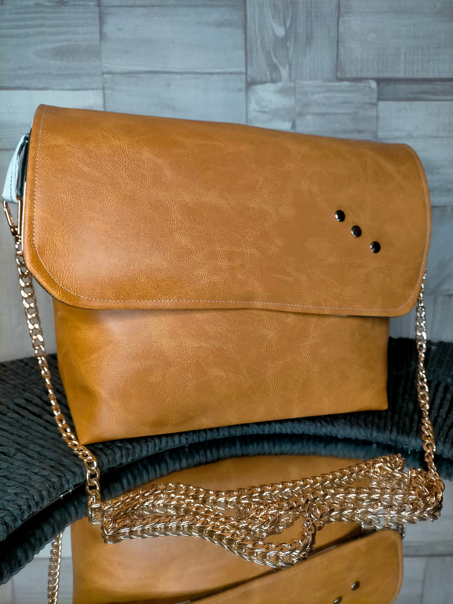 Clous 3 Sac Besace simili cuir moutarde vieilli bandoulière chainette dorée