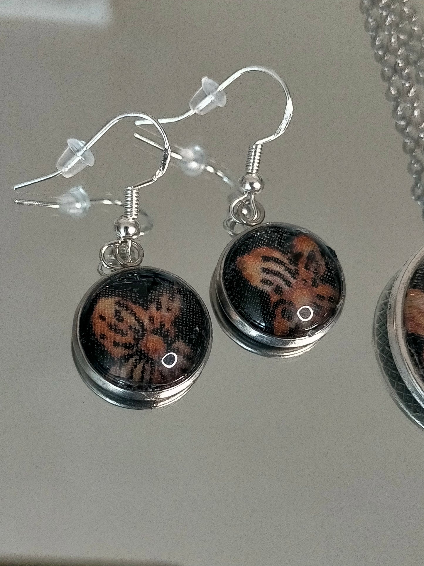Mystérieuse Parure pendentif et boucles d'oreilles