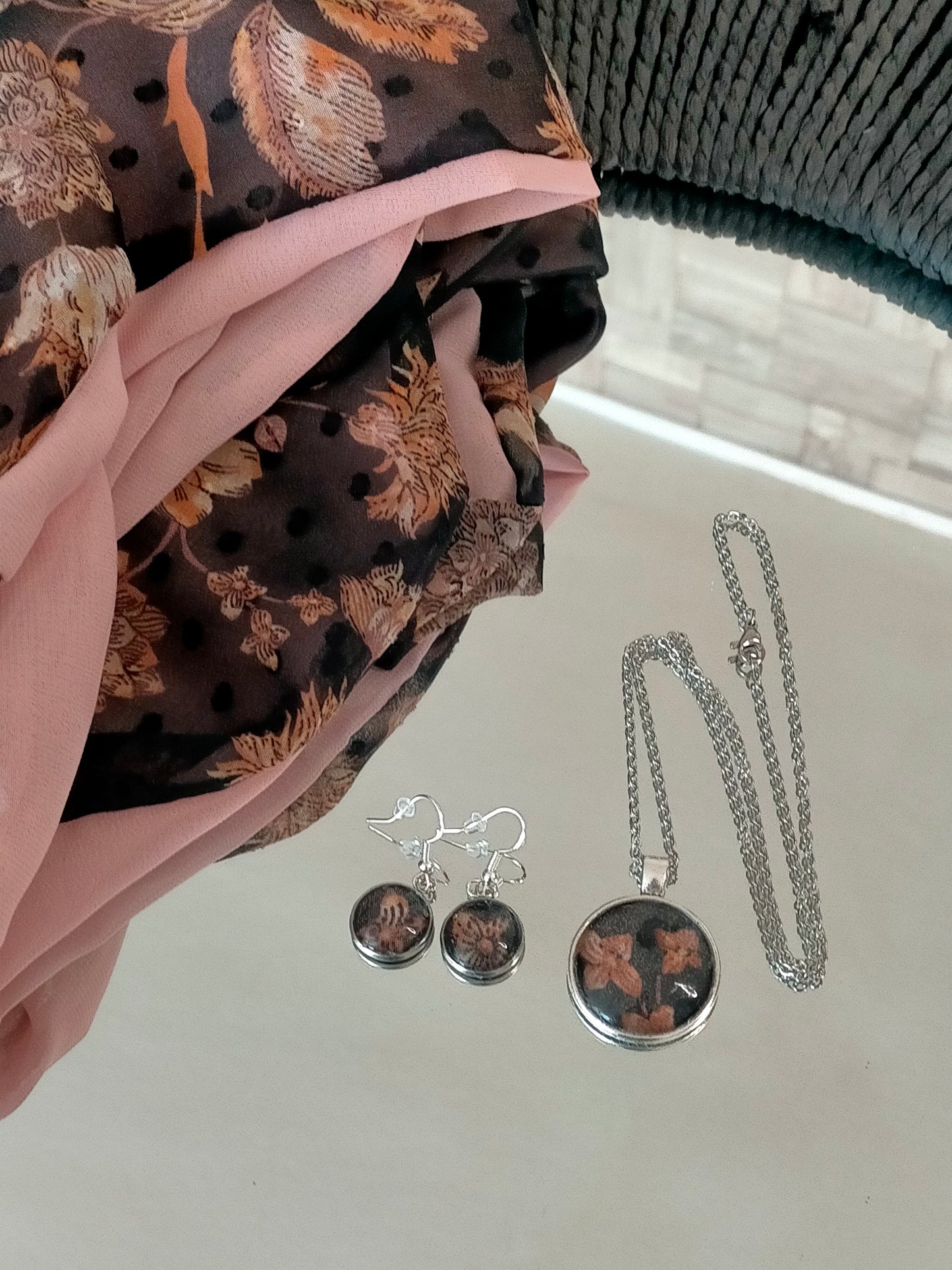 Mystérieuse Parure pendentif et boucles d'oreilles