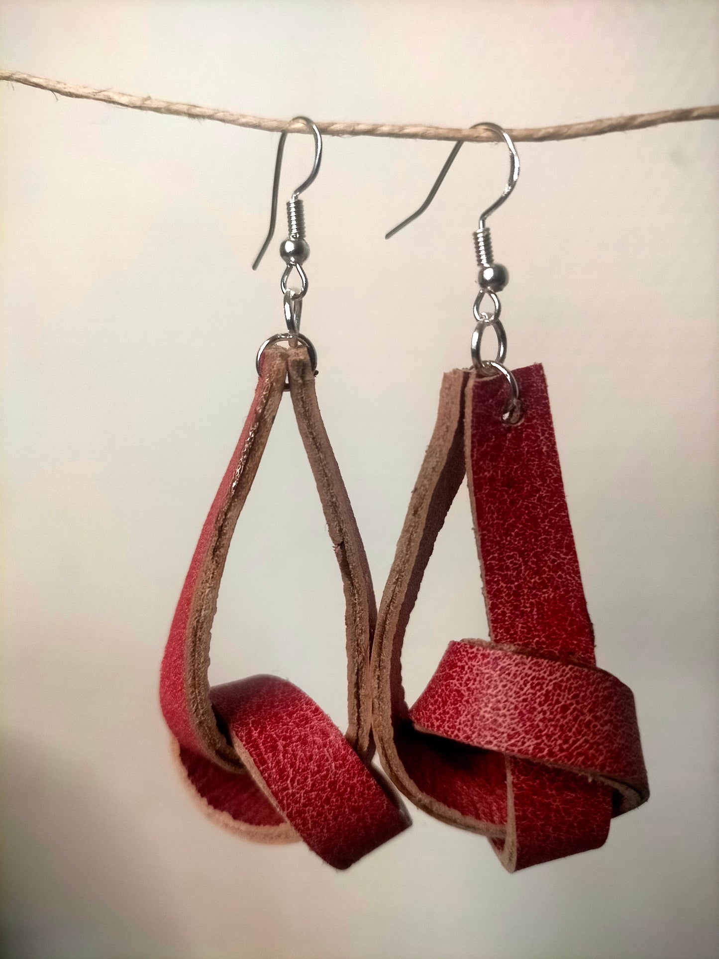Boucles d'oreilles CUIR ROUGE 072