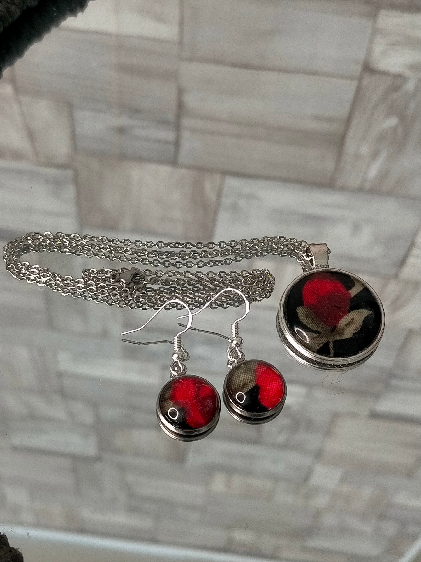 ZOU 080 Boucles d'oreilles Elégance Rouge ou noir