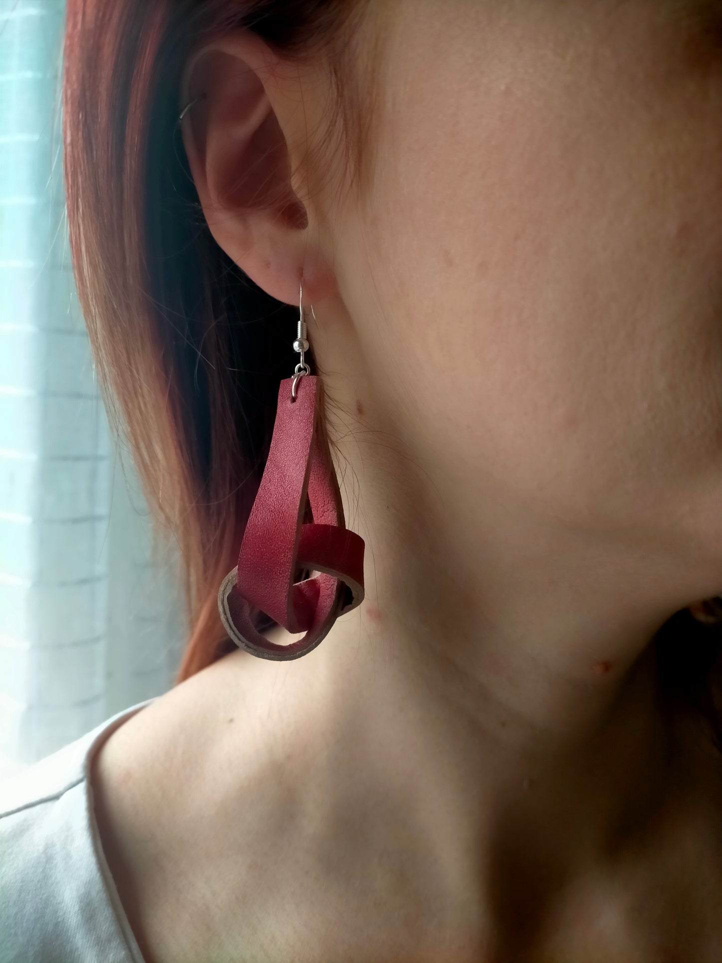Boucles d'oreilles CUIR ROUGE 072