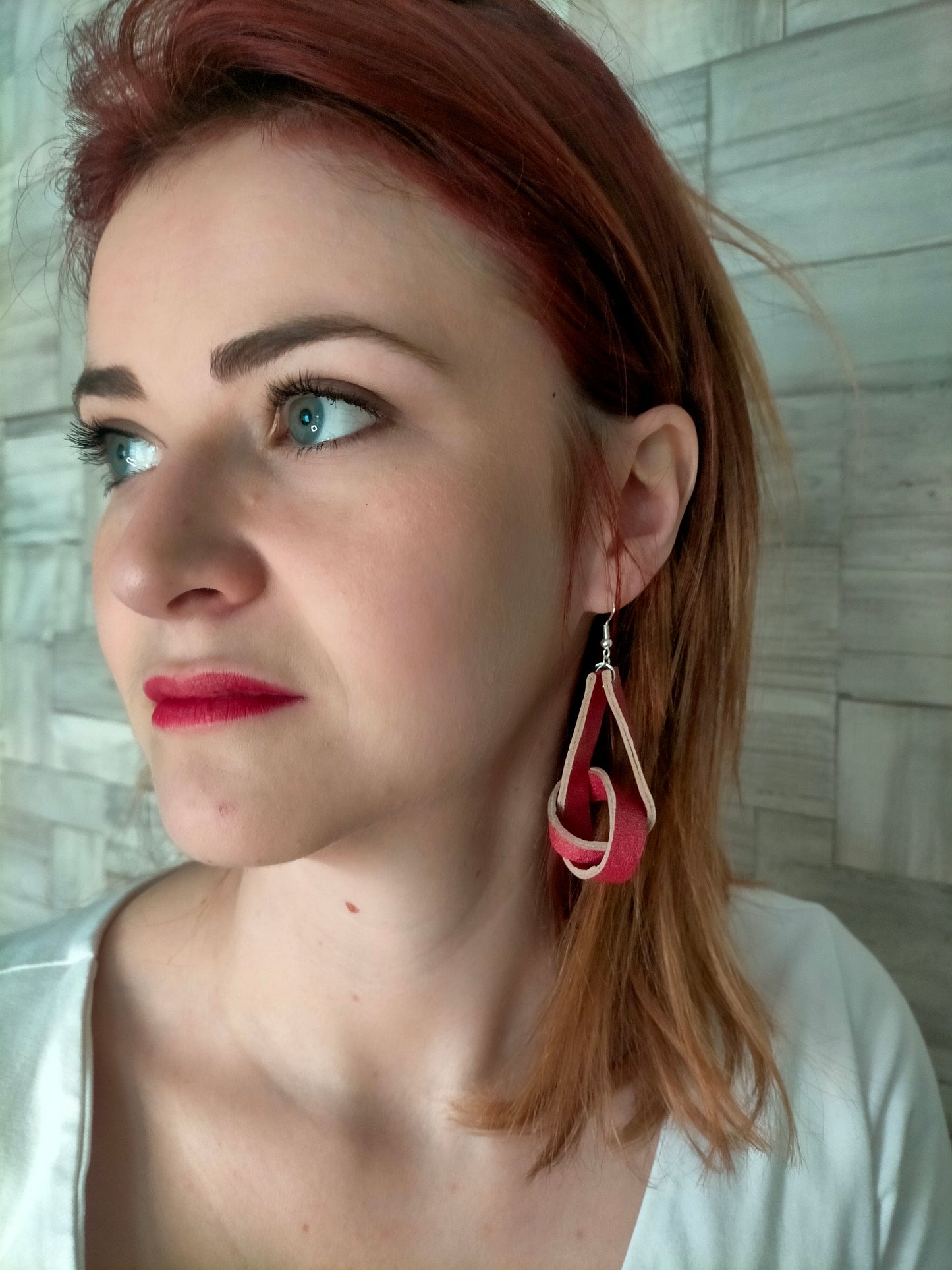 Boucles d'oreilles CUIR ROUGE 072