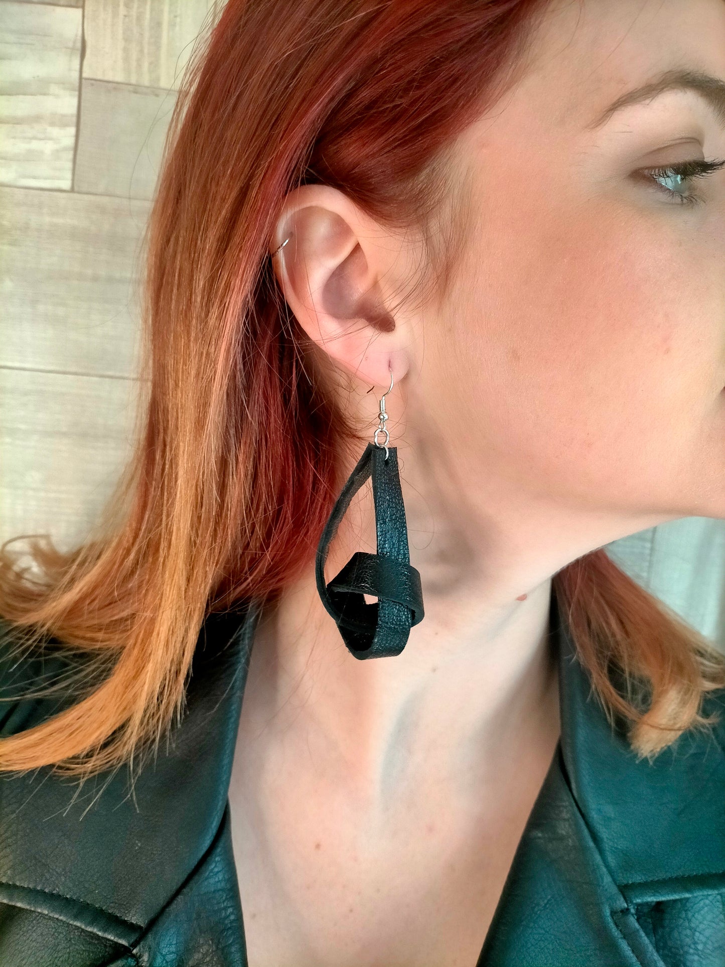 Boucles d'oreilles CUIR NOIR 074