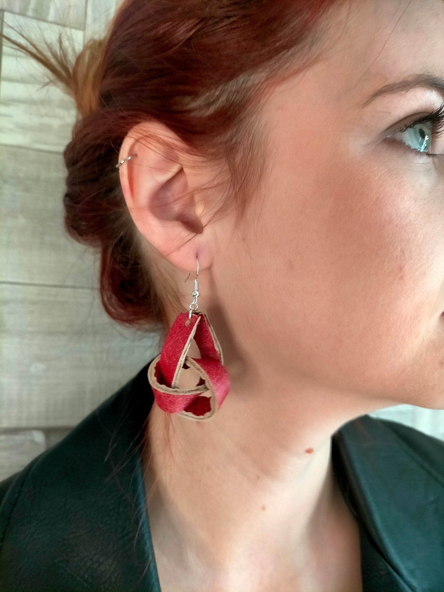 Bouches d'oreilles courtes en CUIR Rouge 076