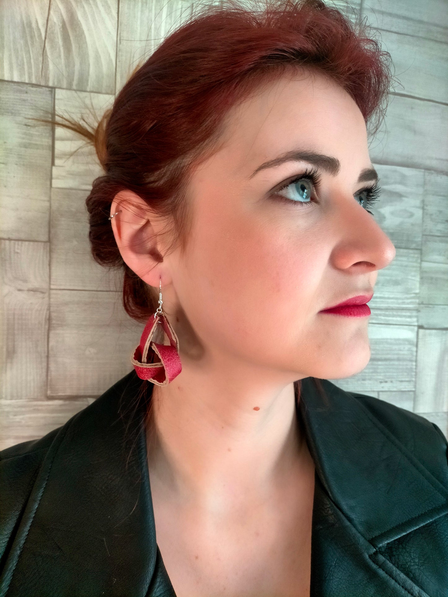 Bouches d'oreilles courtes en CUIR Rouge 076