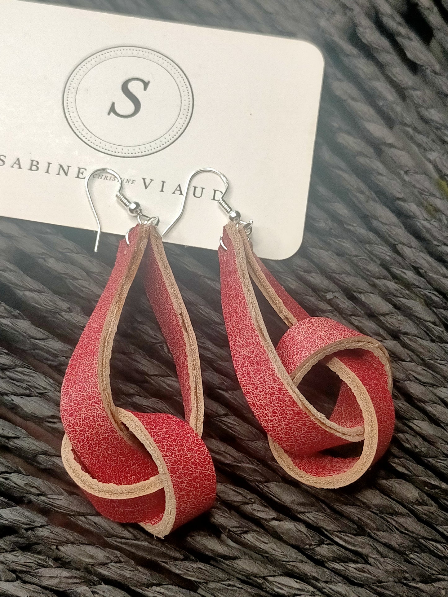 Boucles d'oreilles CUIR ROUGE 072