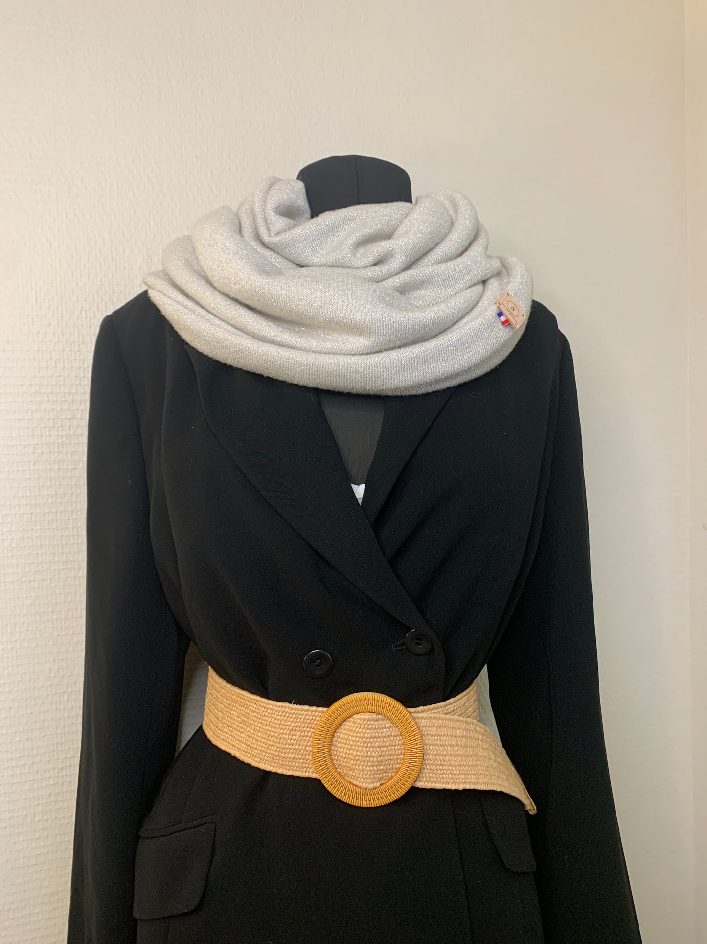 Emilie Écharpe chaude en maille blanc cassé pailleté modèle UNIQUE