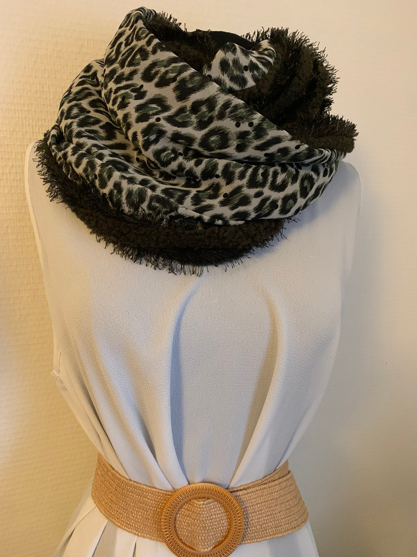 Plume kaki Double tour de cou voile et fausse fourrure