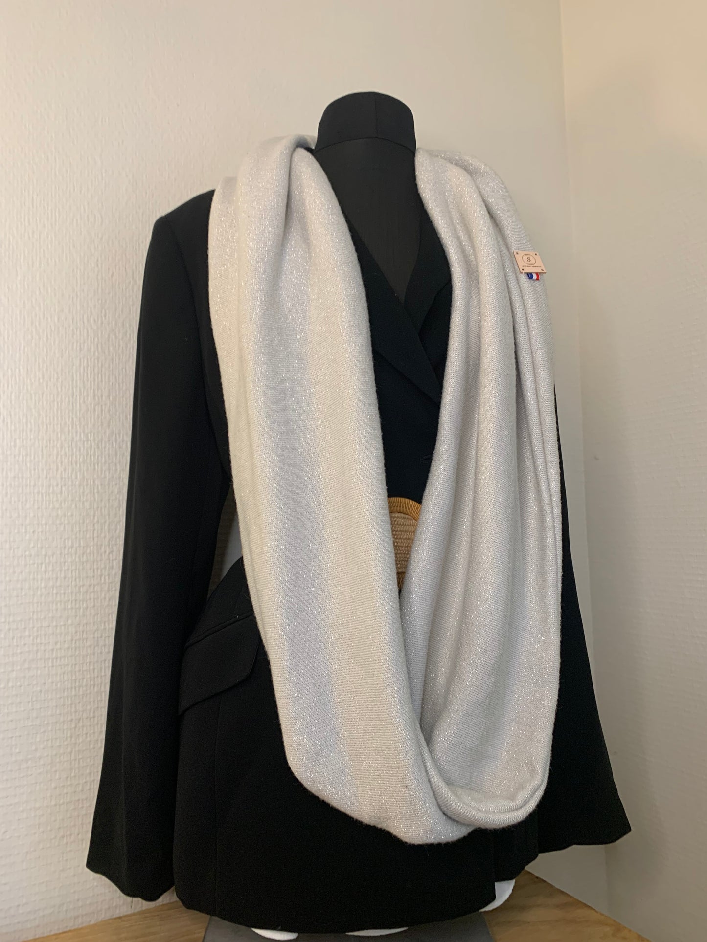 Emilie Écharpe chaude en maille blanc cassé pailleté modèle UNIQUE