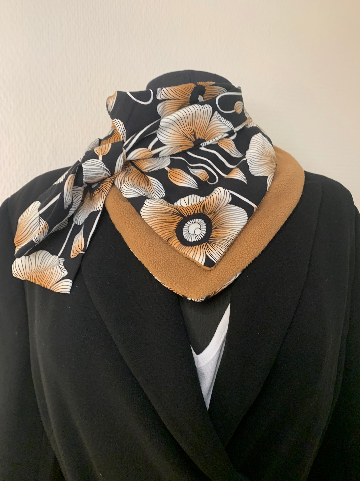 Mimi 18 Foulard forme bandana réversible polaire à lanières