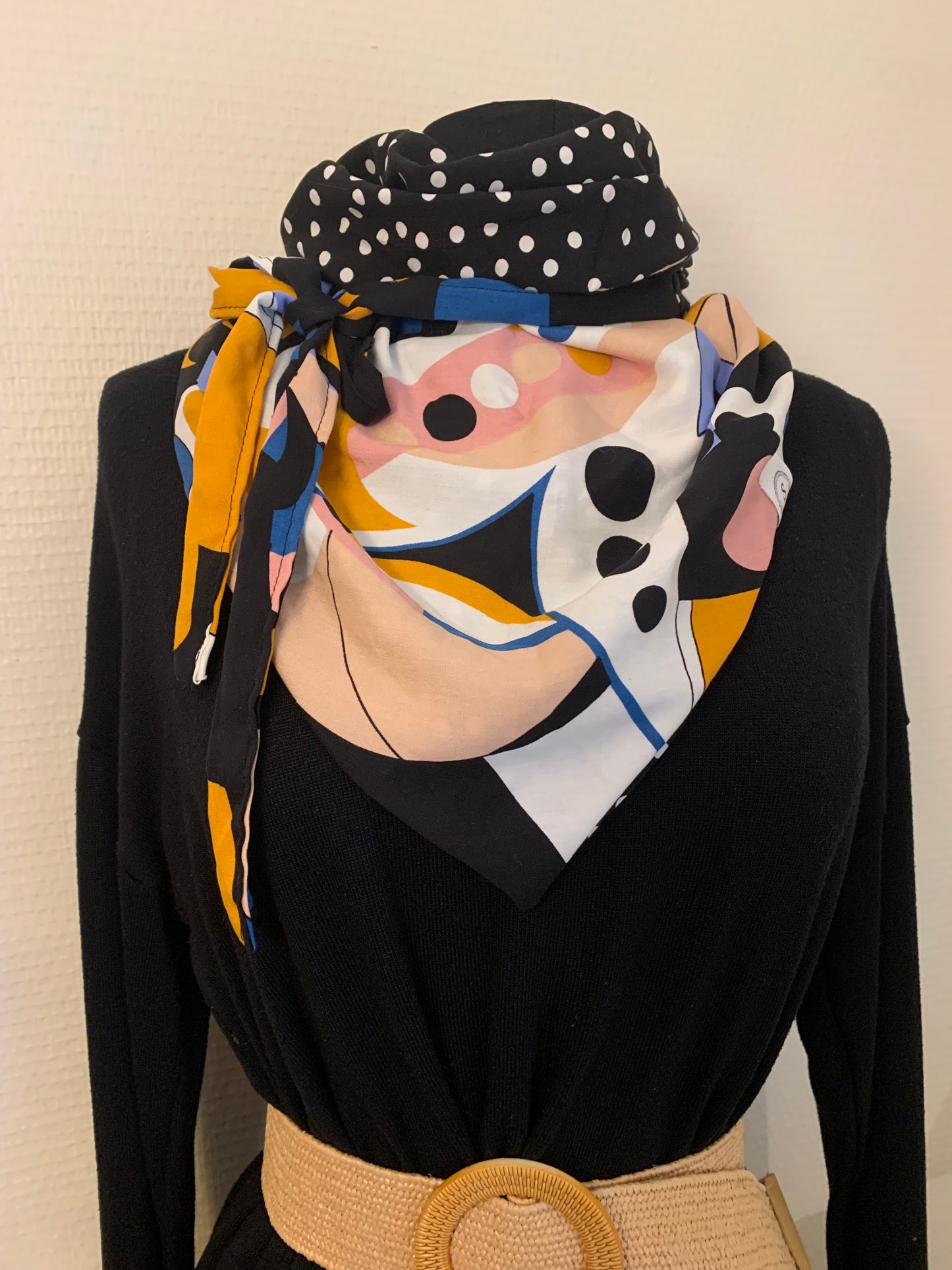 Katy Foulard triangle à lanières MODELE UNIQUE