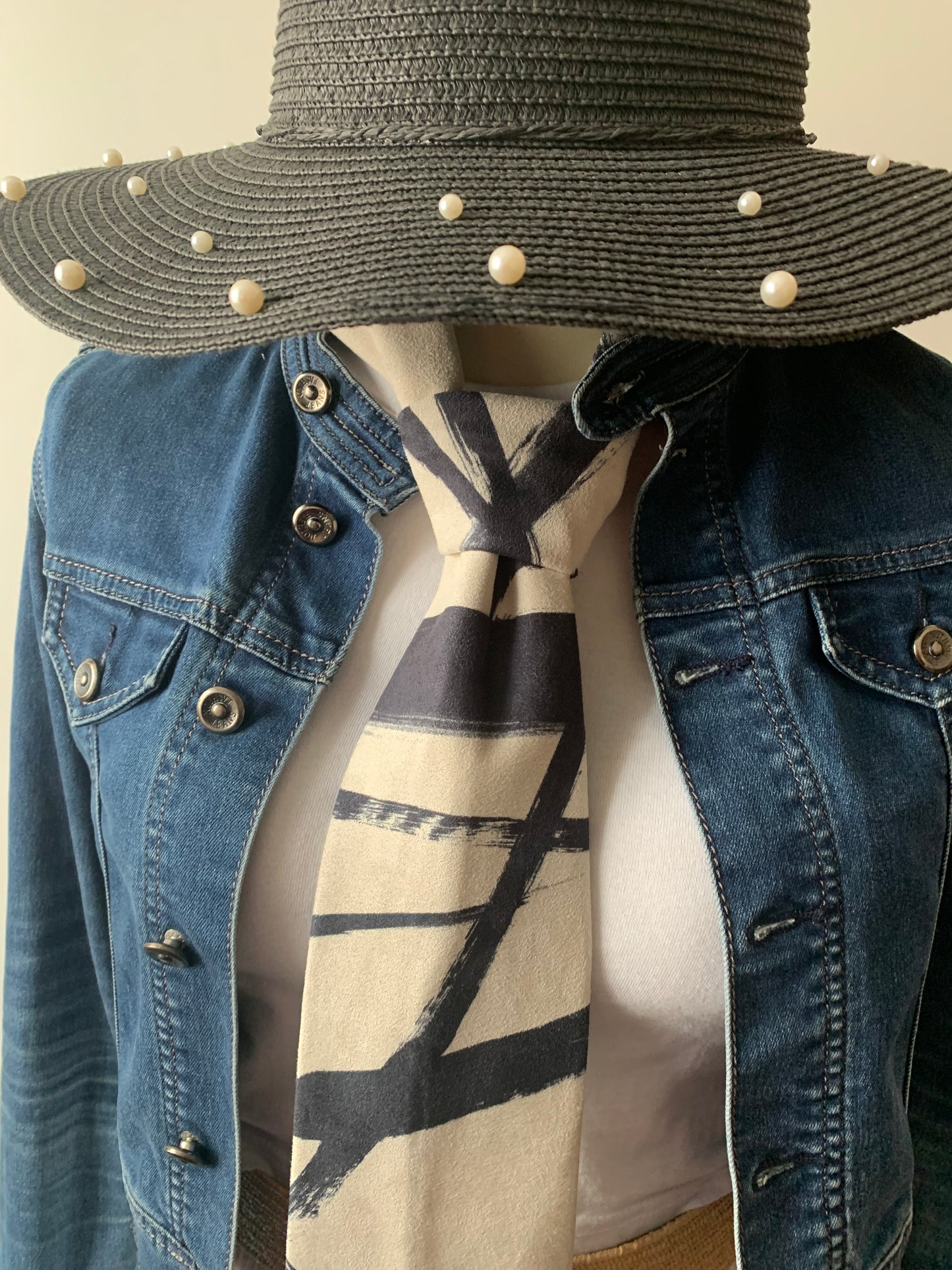 Cravate & 28 Daim artificiel beige et noir