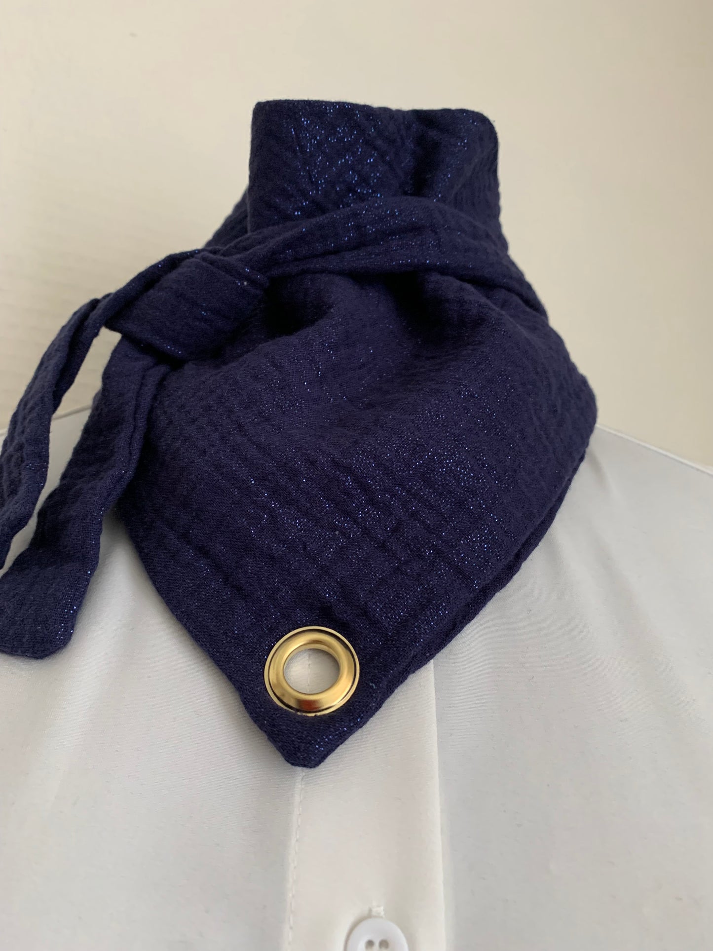 Triangle &4 foulard triangle gaze brillant,  à lanières custom oeillet doré
