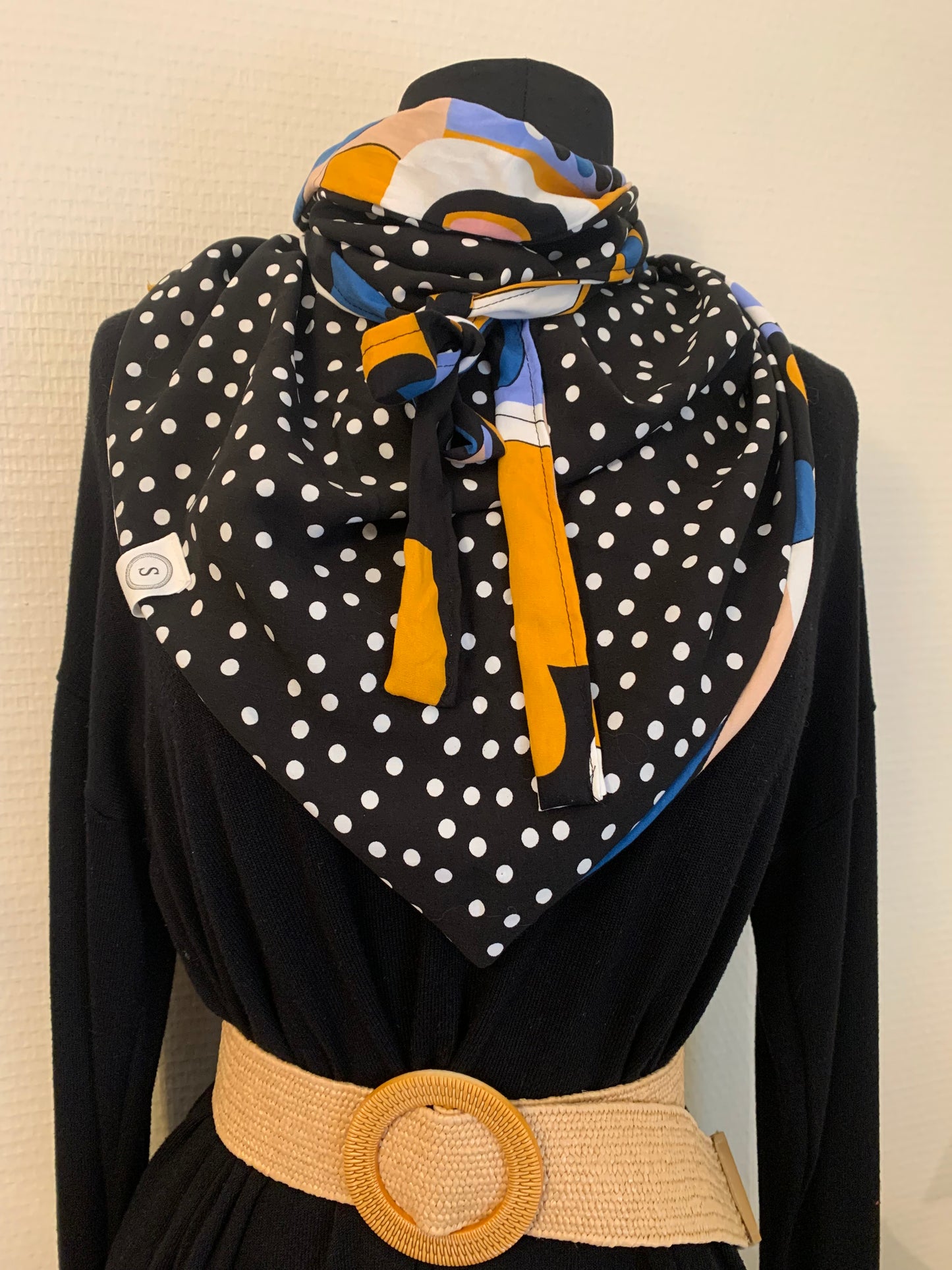 Katy Foulard triangle à lanières MODELE UNIQUE