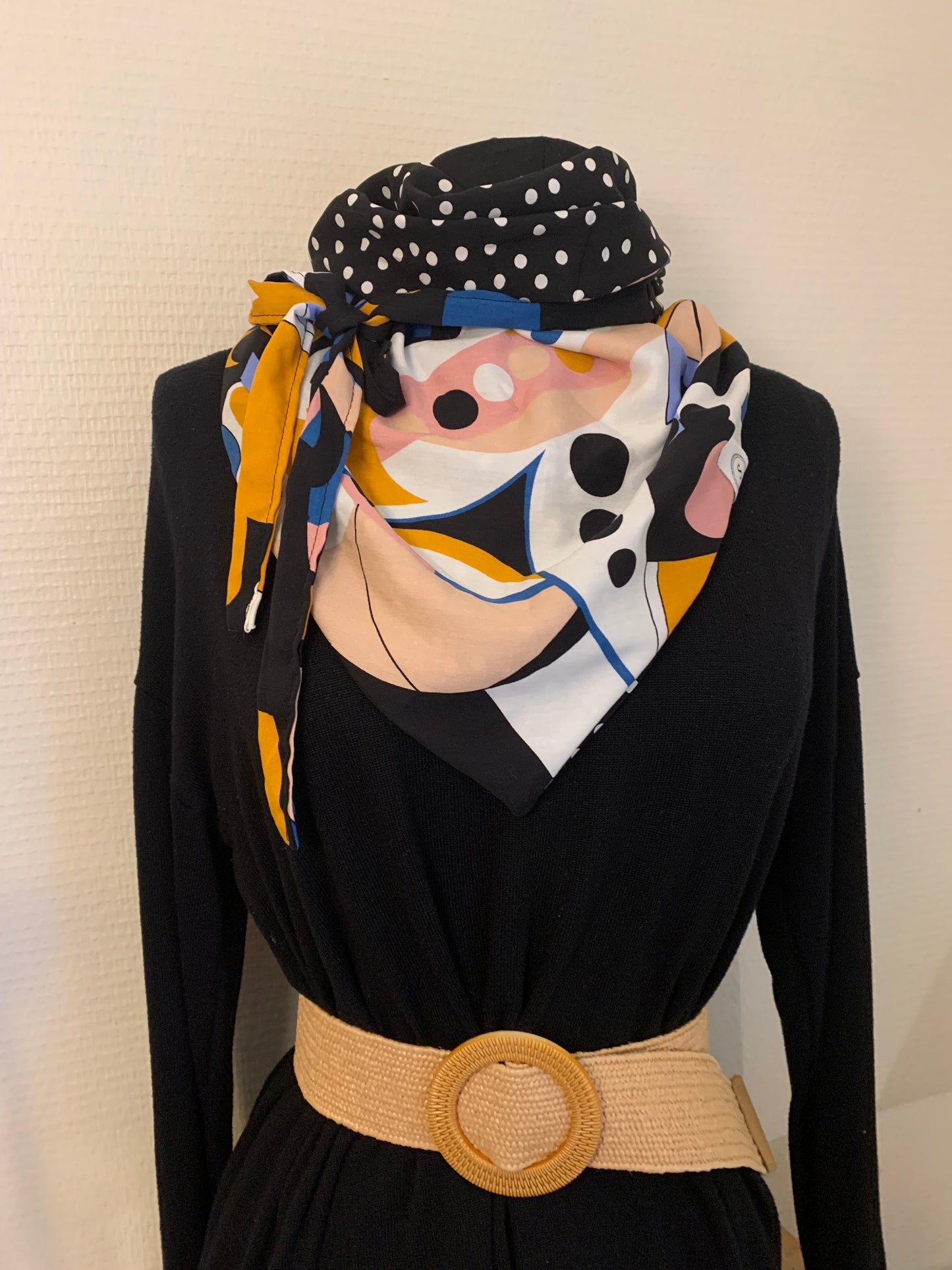 Katy Foulard triangle à lanières MODELE UNIQUE