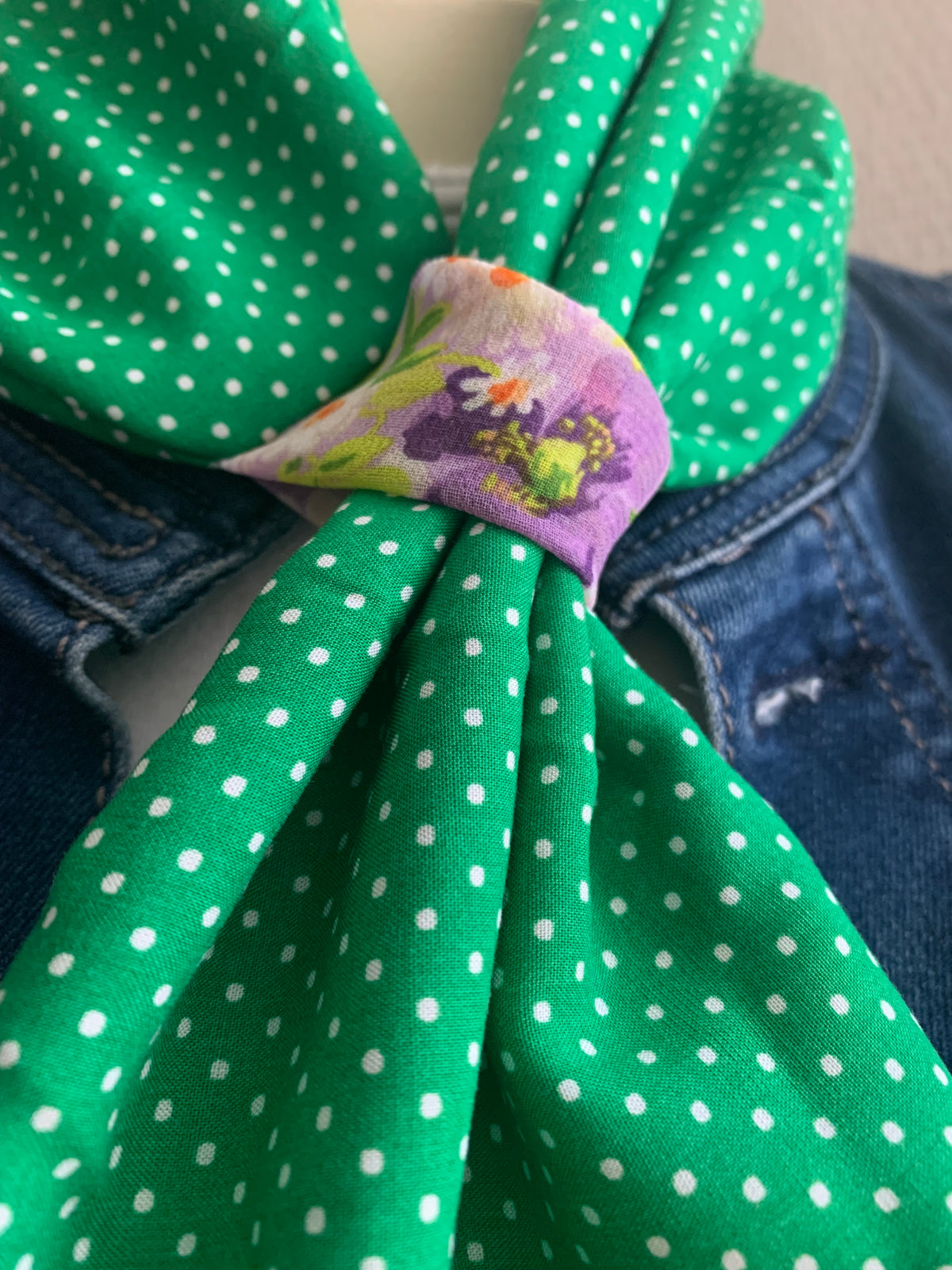 L’élégante #3 Viscose vert à pois blancs
