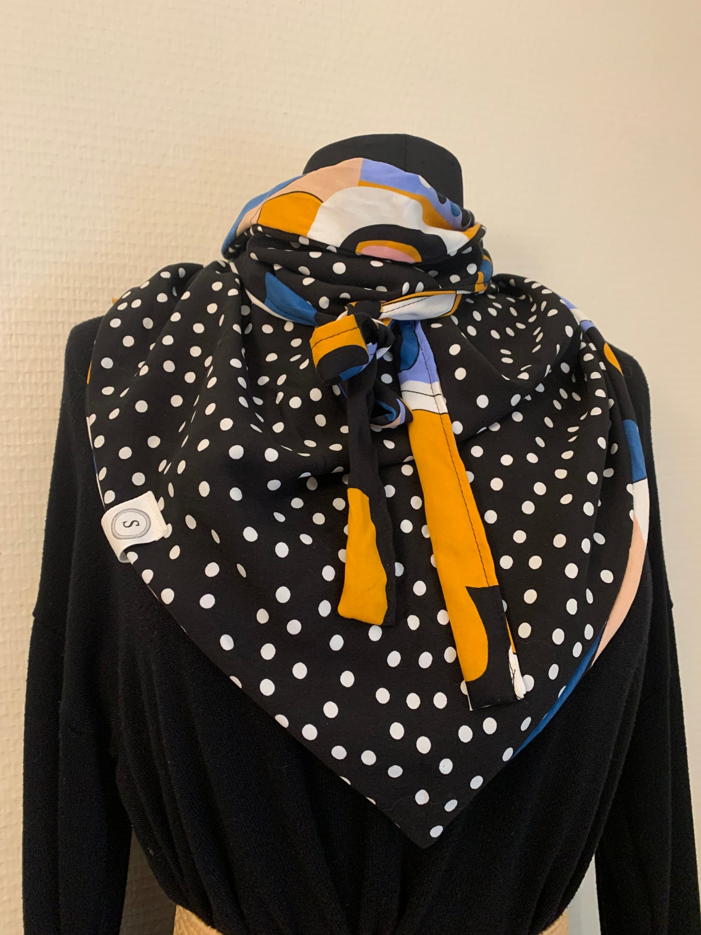 Katy Foulard triangle à lanières MODELE UNIQUE