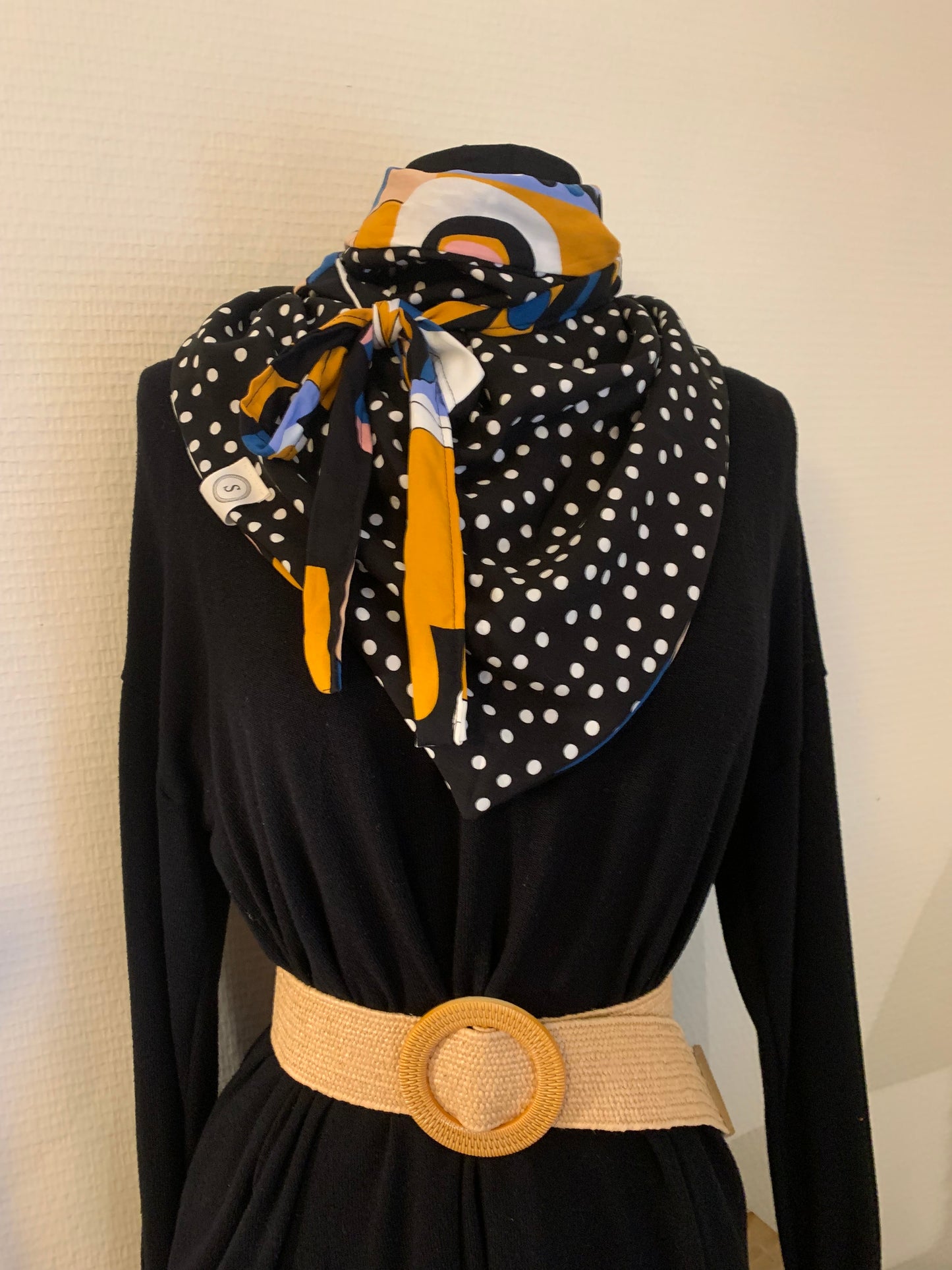 Katy Foulard triangle à lanières MODELE UNIQUE