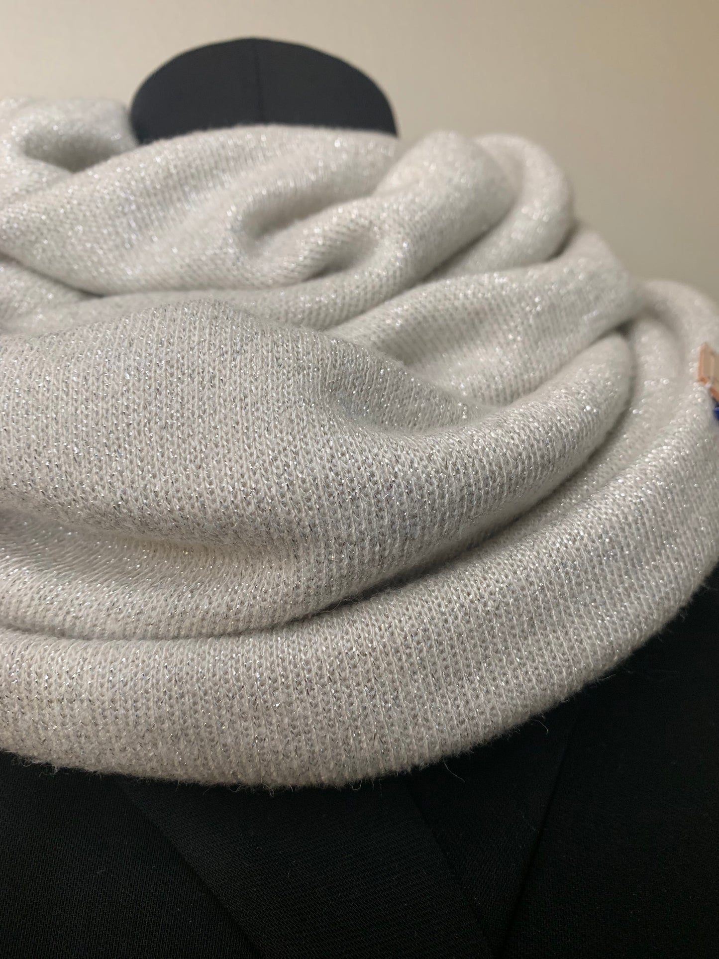 Emilie Écharpe chaude en maille blanc cassé pailleté modèle UNIQUE