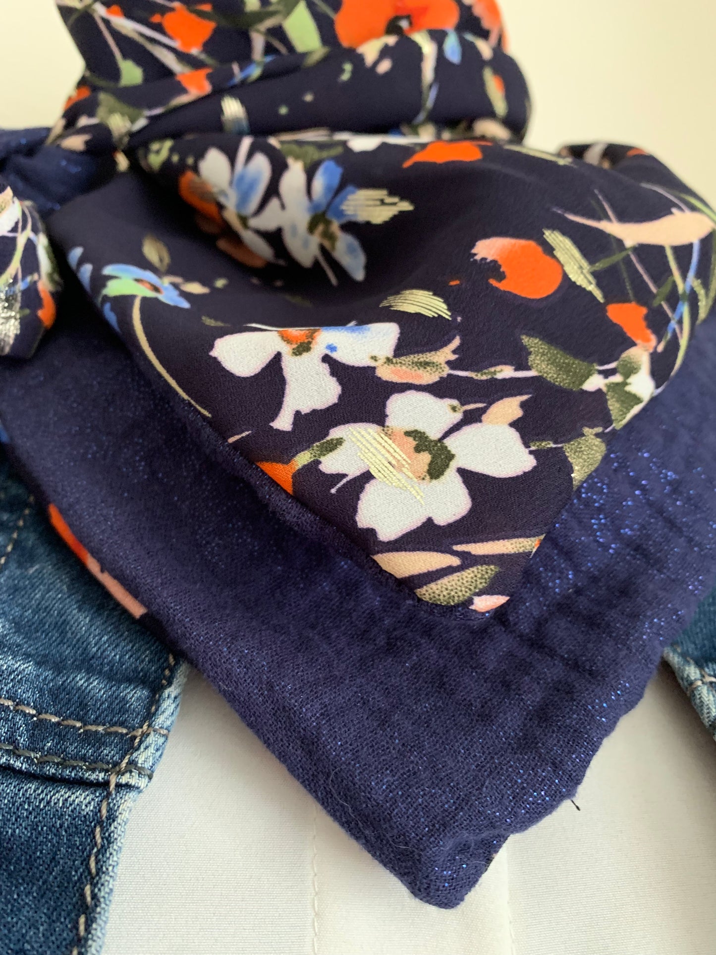 Mimi 28 Foulard  REVERSIBLE façon bandana à lanières Voile et gaze Modèle UNIQUE