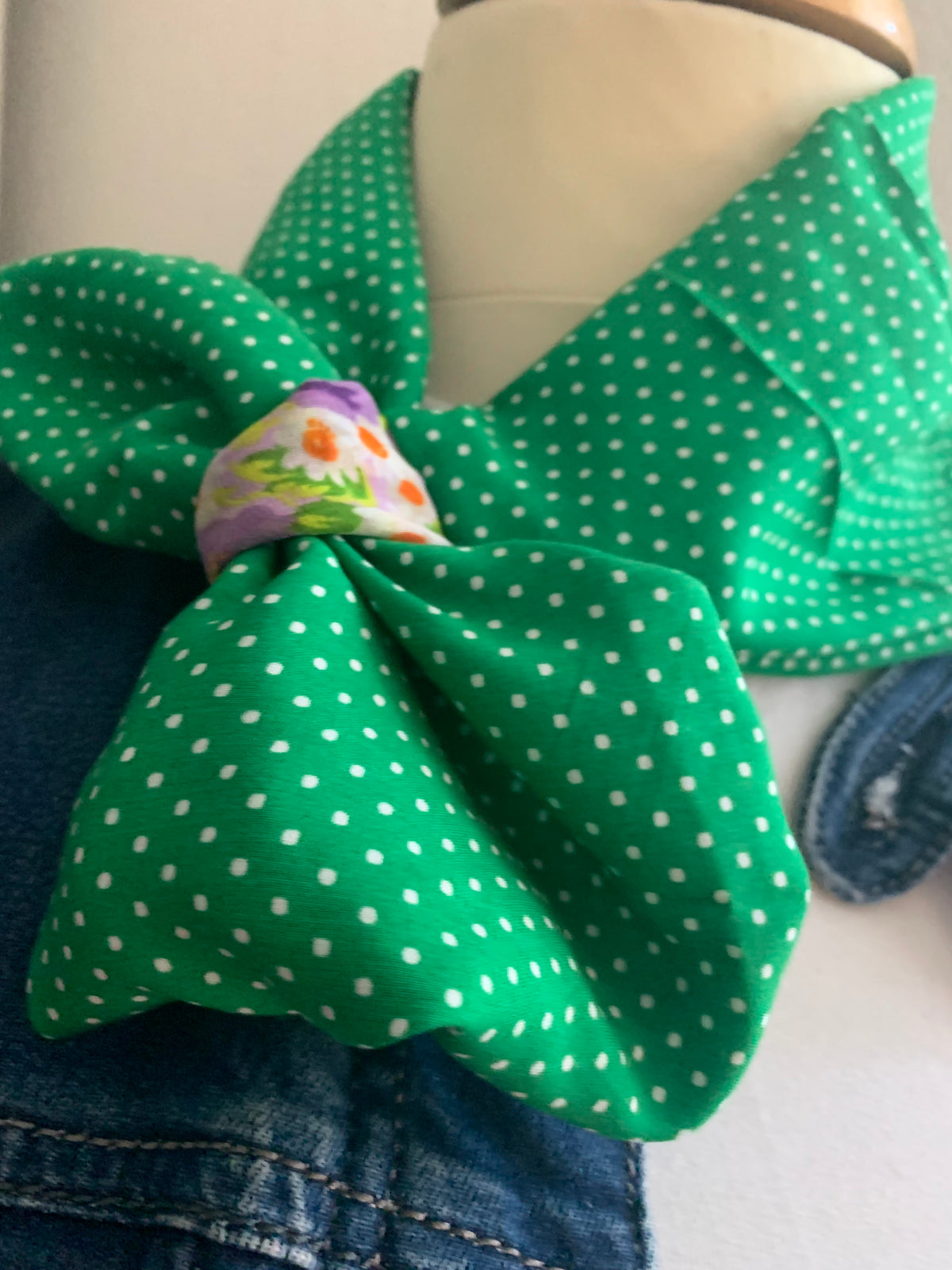 L’élégante #3 Viscose vert à pois blancs