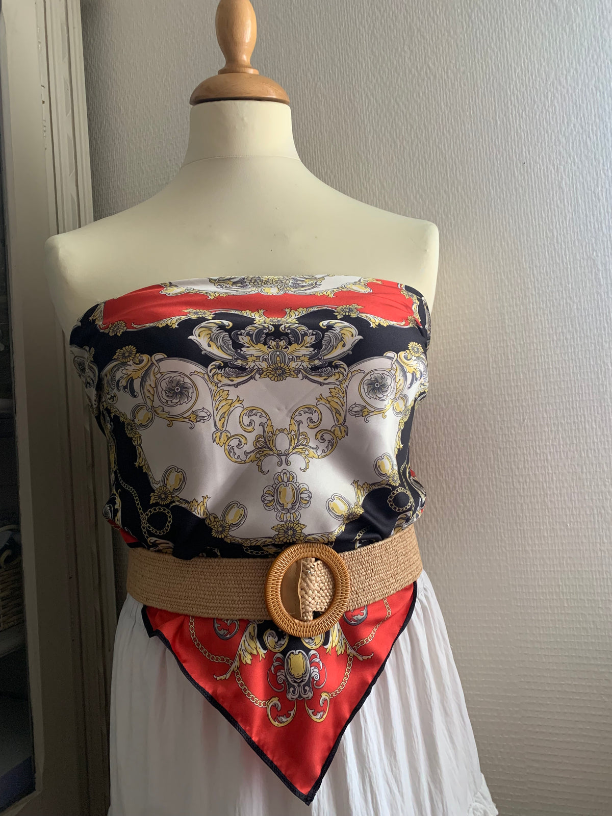 Carré Hermous Satin de coton rouge Modèle UNIQUE