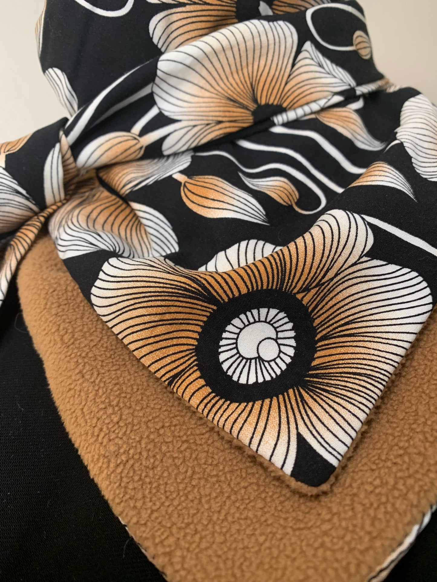 Mimi 18 Foulard forme bandana réversible polaire à lanières
