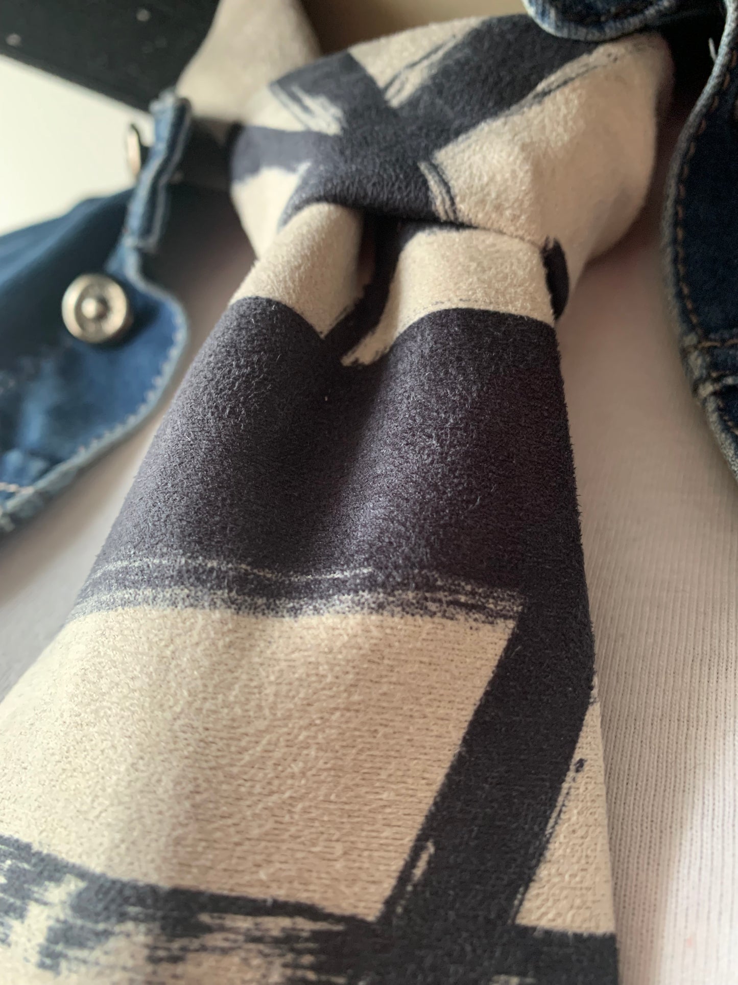Cravate & 28 Daim artificiel beige et noir