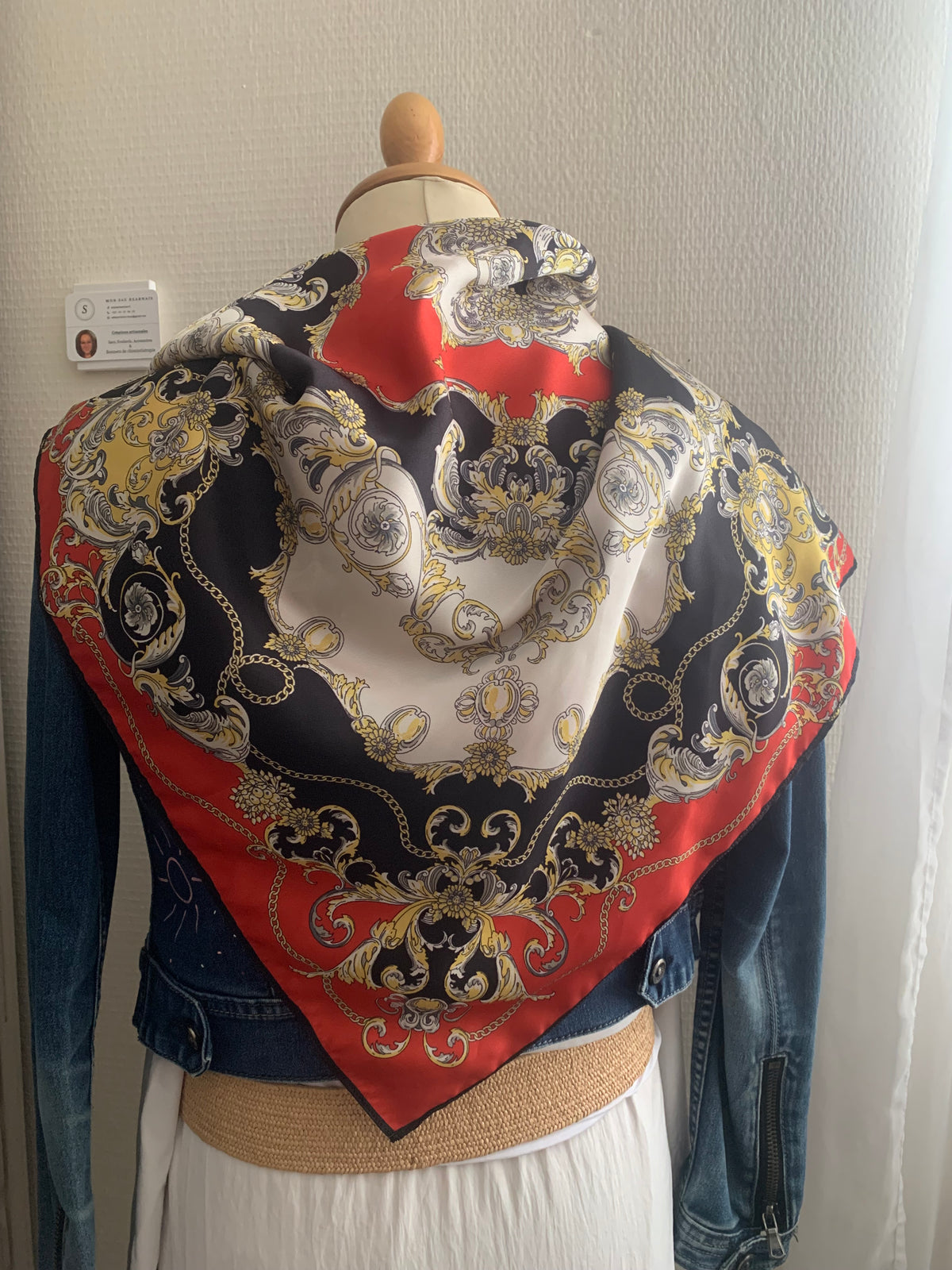Carré Hermous Satin de coton rouge Modèle UNIQUE