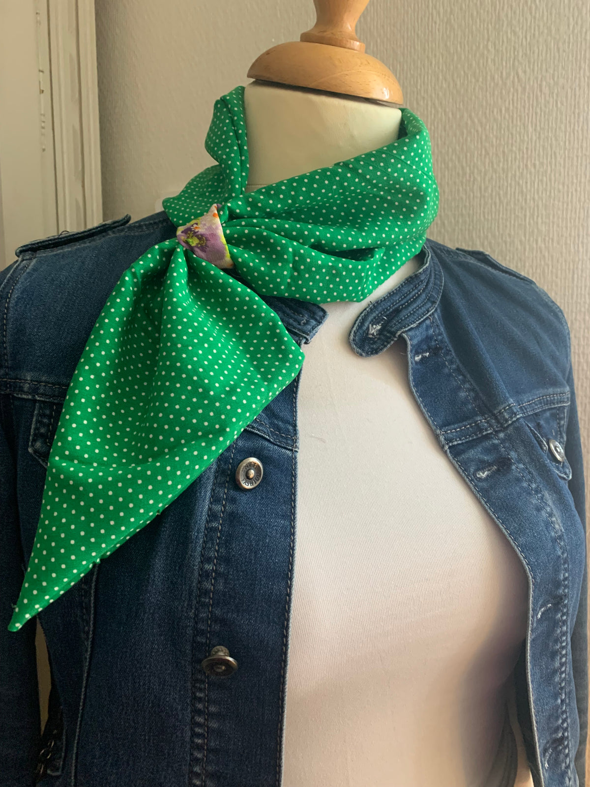 L’élégante #3 Viscose vert à pois blancs